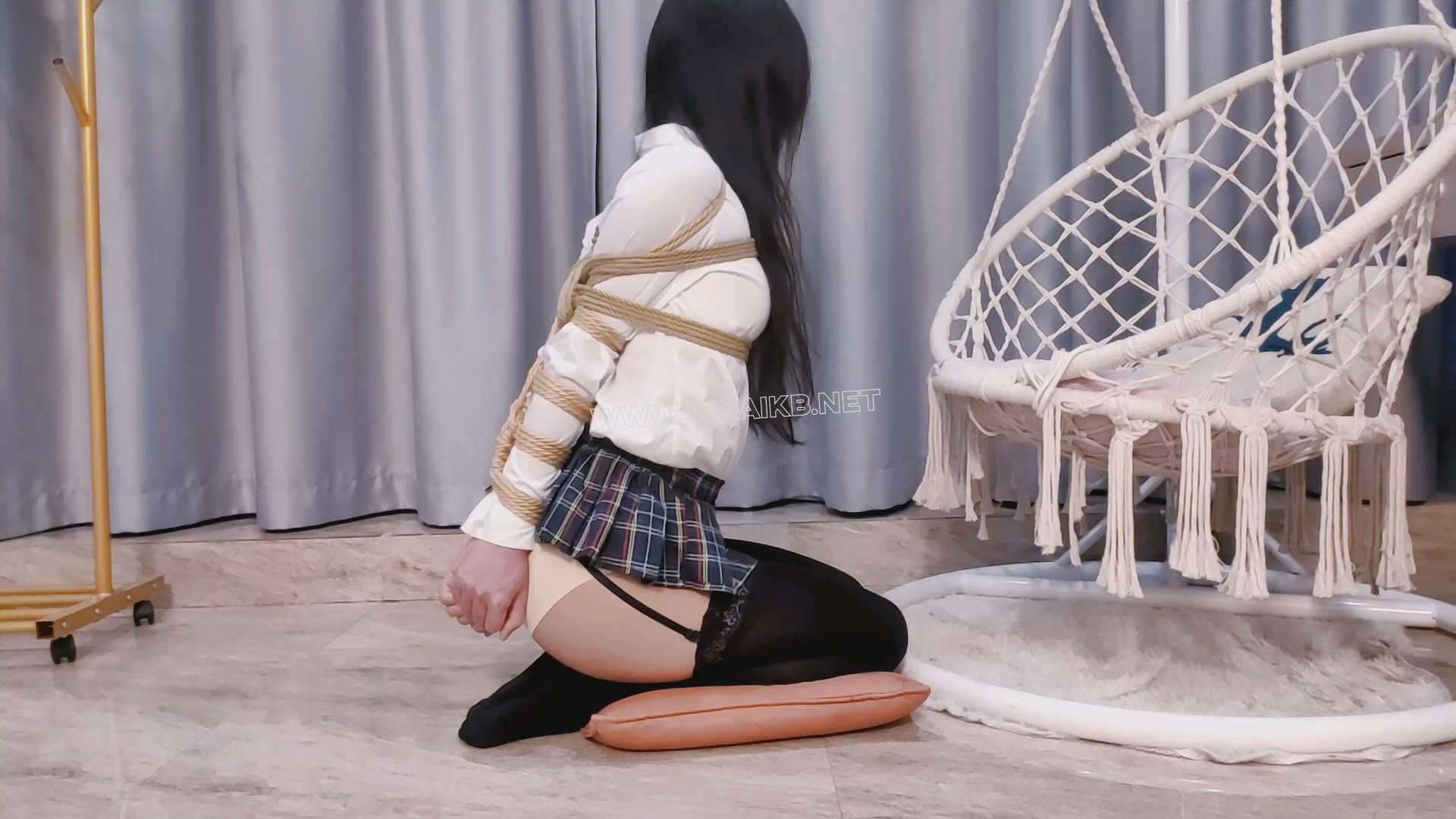 《路崽子历险记》-jk制服白丝日式捆绑+口球口水不止+棒棒刺激胸和[X_X]+M开腿+超短 预览图