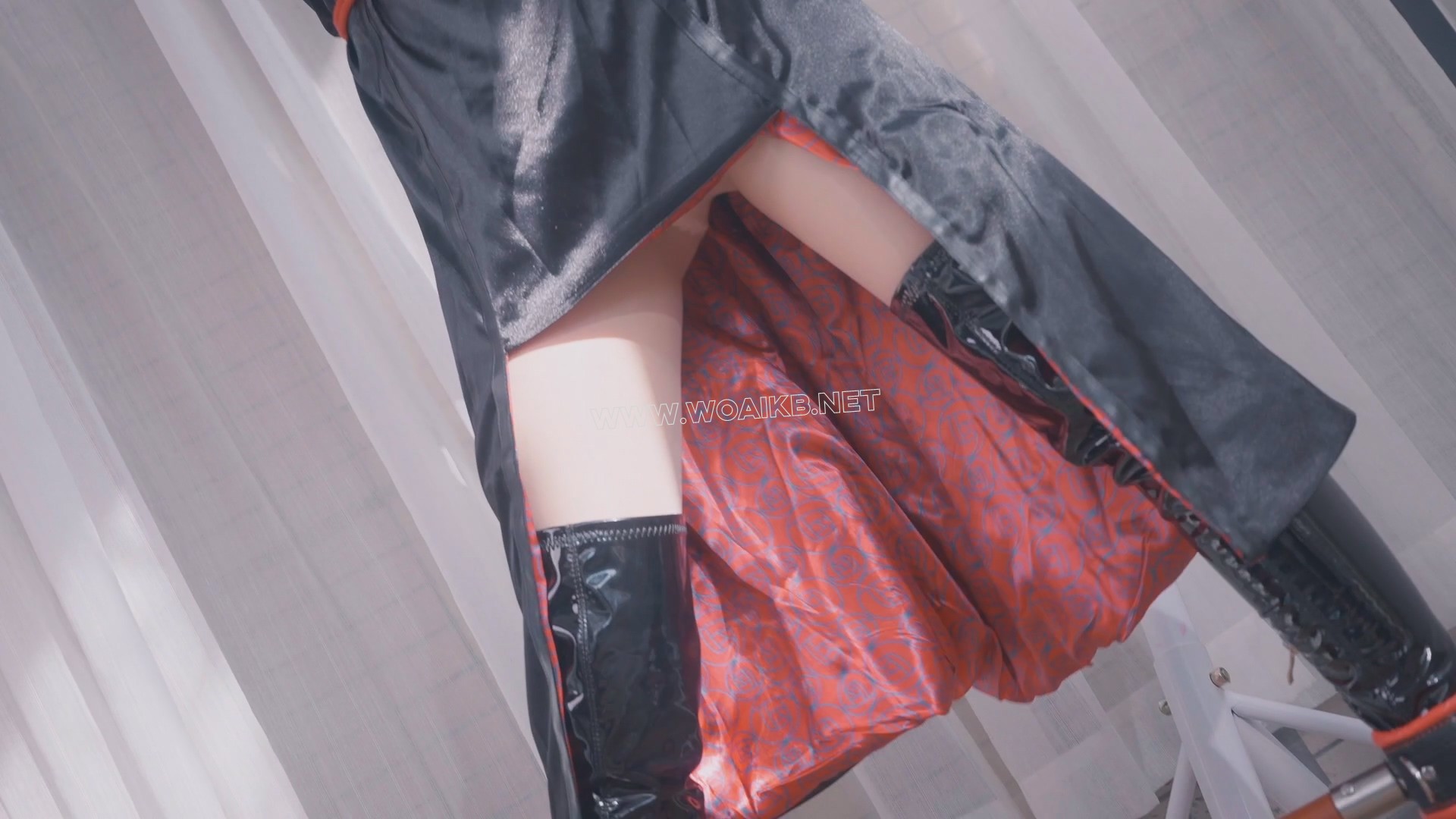 《cos约尔小姐》约尔太太执行任务中被偷袭绑了起来，跪吊+日式直腿+两次强_高+跳da 预览图