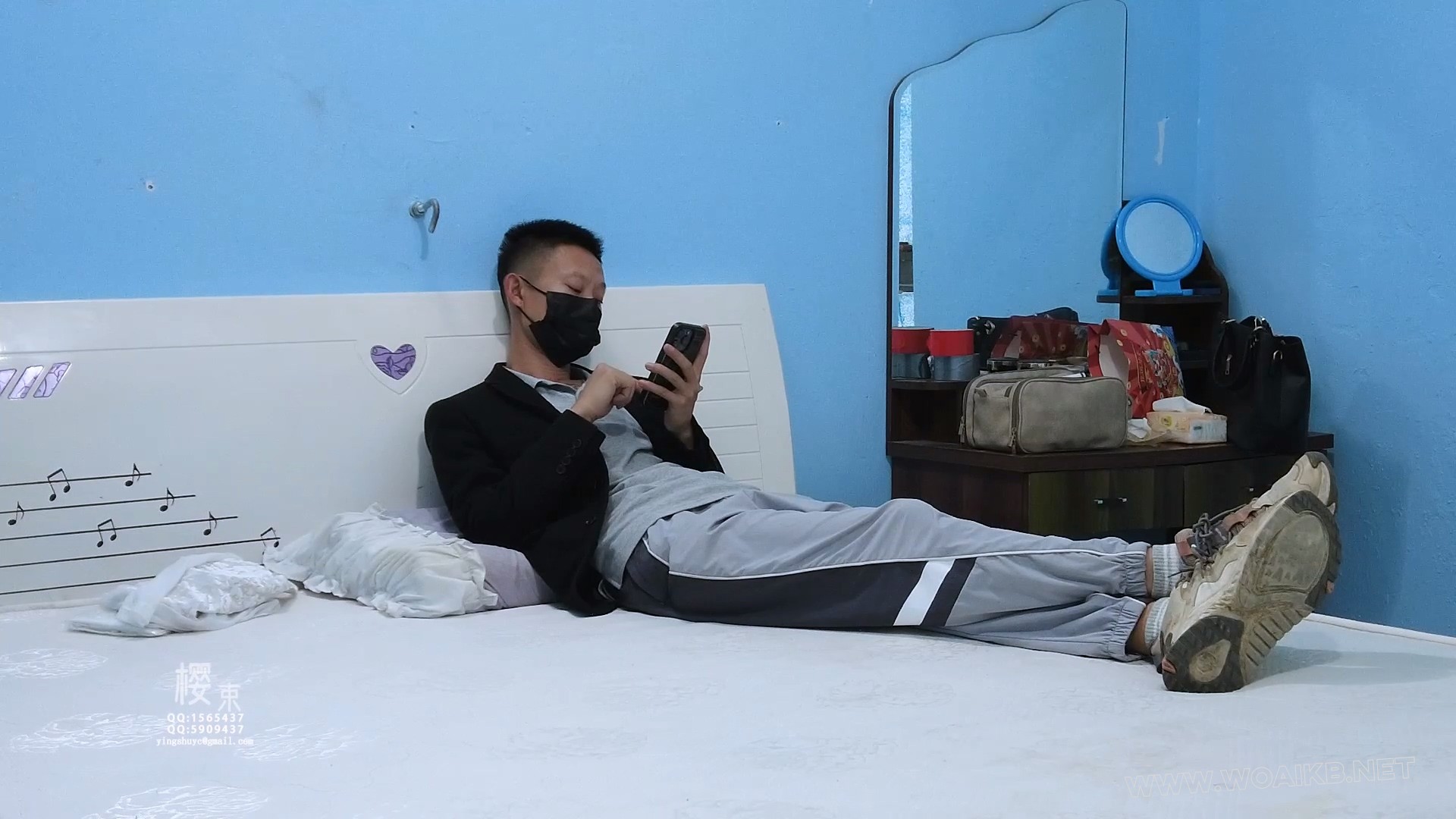 《继父的关爱》平常就爱时常偷窥继女换衣服的父亲今天刚好接到女儿舞蹈老师的告状 封面图