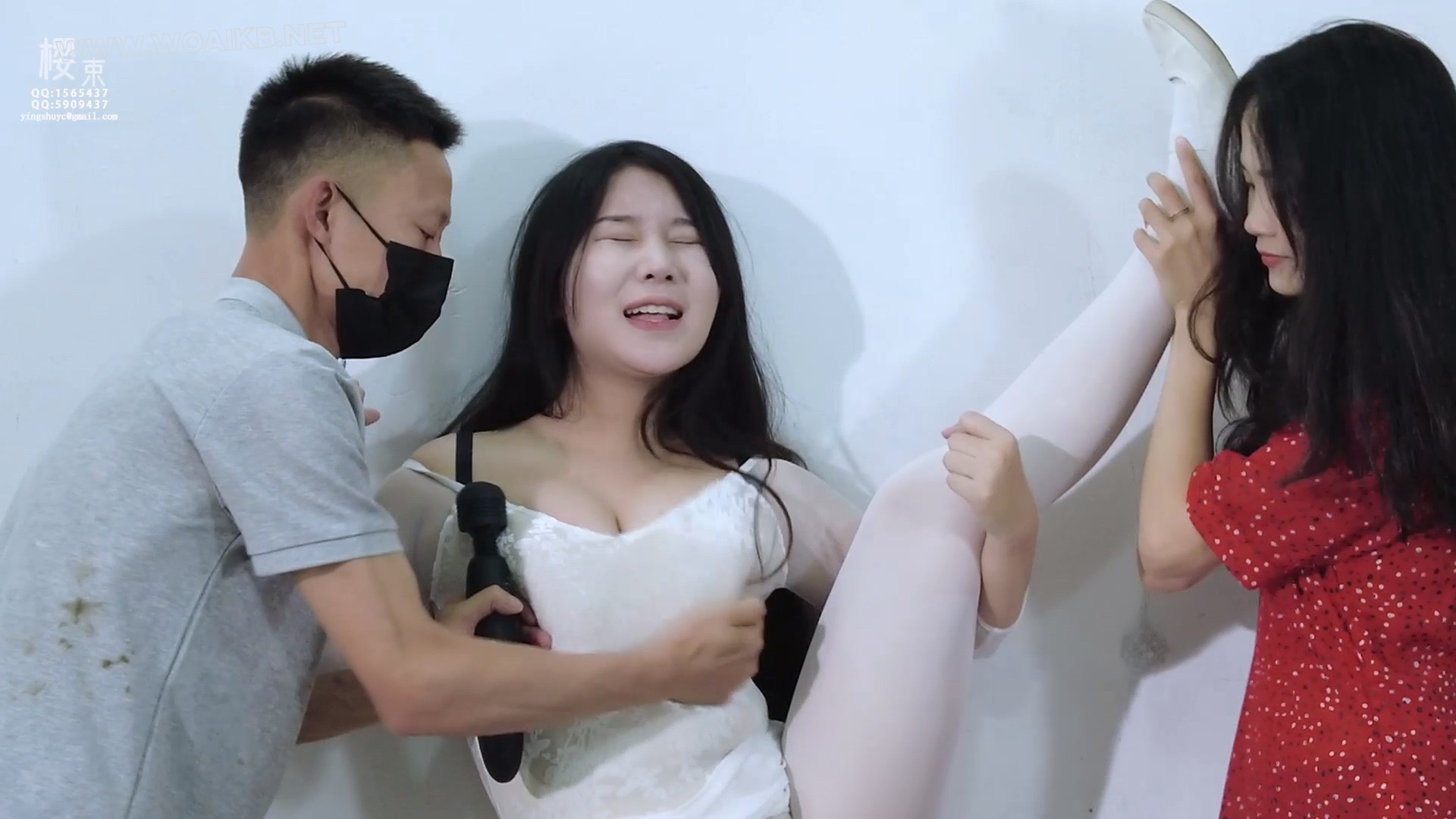 《继父的关爱》平常就爱时常偷窥继女换衣服的父亲今天刚好接到女儿舞蹈老师的告状 预览图