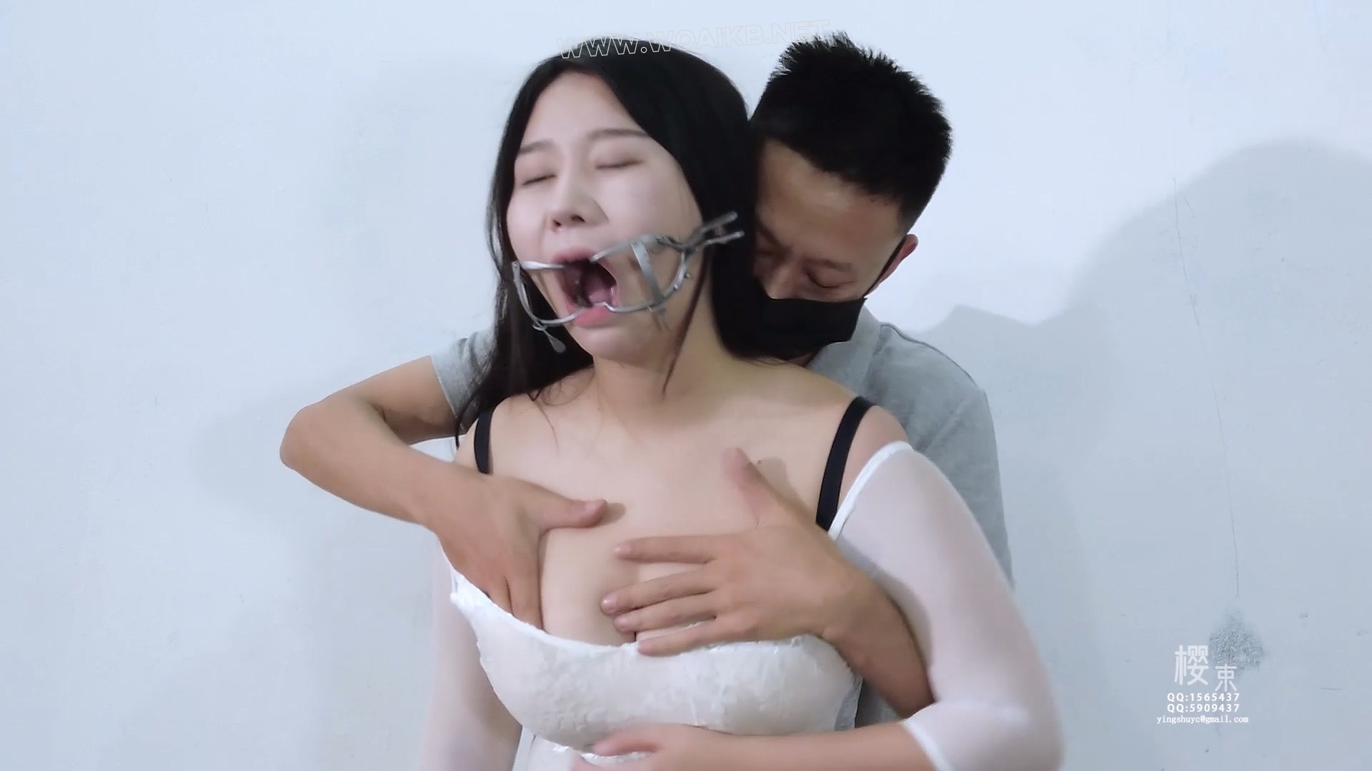 《继父的关爱》平常就爱时常偷窥继女换衣服的父亲今天刚好接到女儿舞蹈老师的告状 预览图
