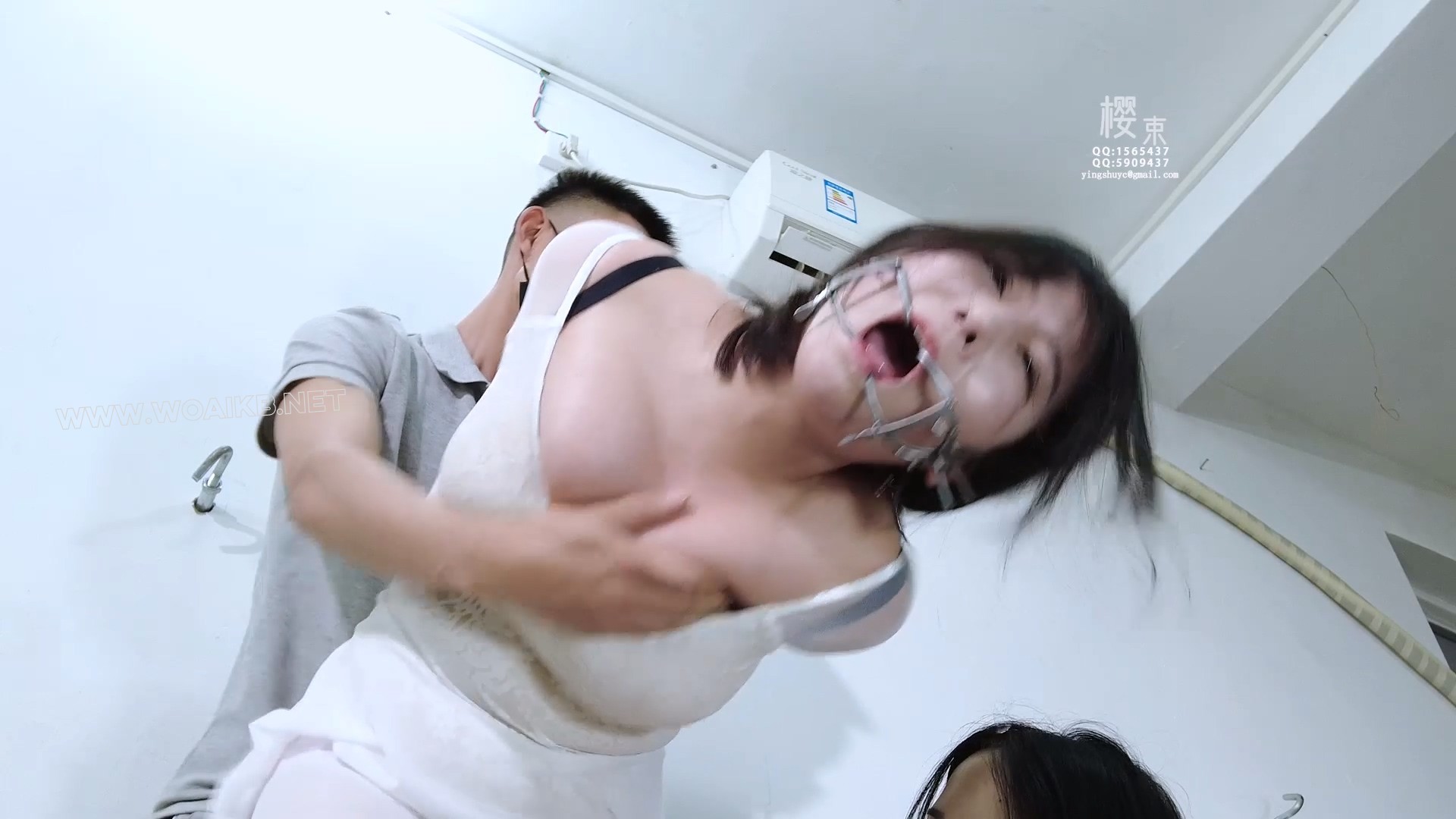 《继父的关爱》平常就爱时常偷窥继女换衣服的父亲今天刚好接到女儿舞蹈老师的告状 预览图