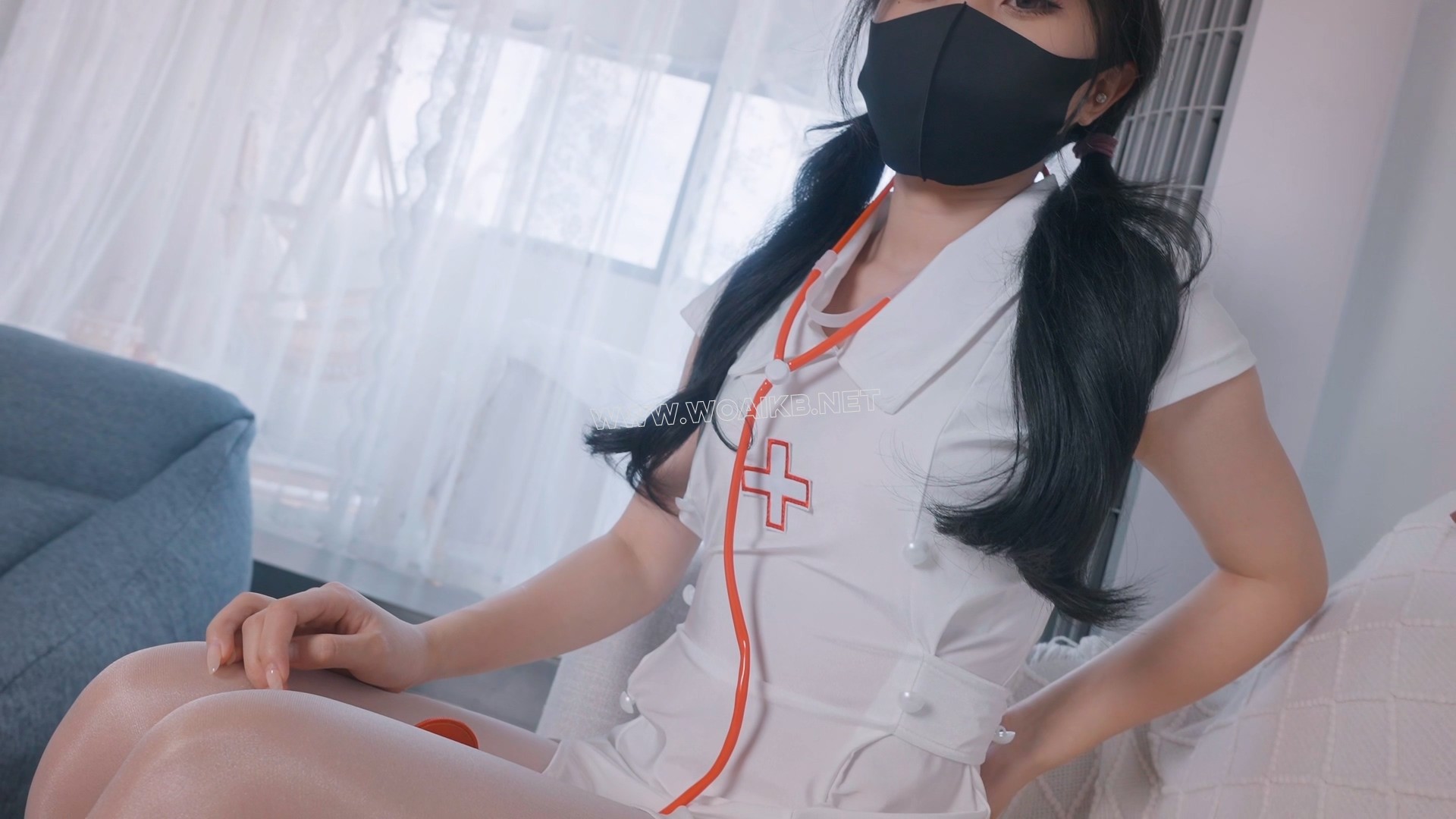 《放学后的保健室》男同学借着发烧的名义来医务室看病，量完体温，护士小姐打算给 预览图