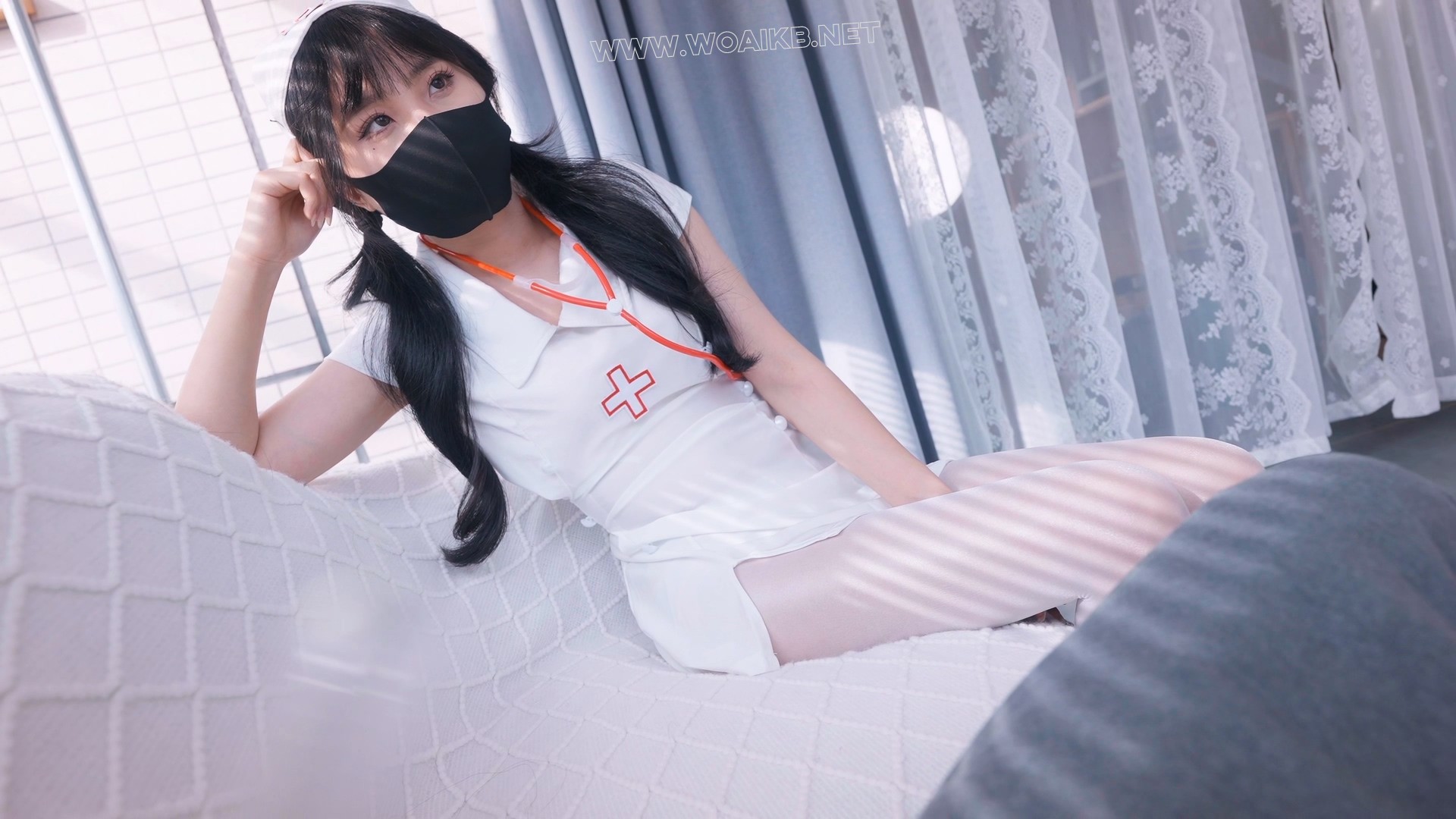 《放学后的保健室》男同学借着发烧的名义来医务室看病，量完体温，护士小姐打算给 预览图