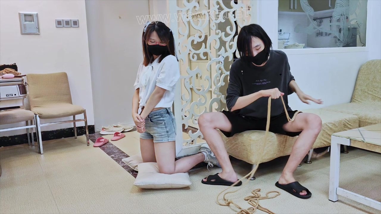 海砂-吊缚体罚清纯运动型邻家小妹，绑在柱子上反复摩擦sp 预览图