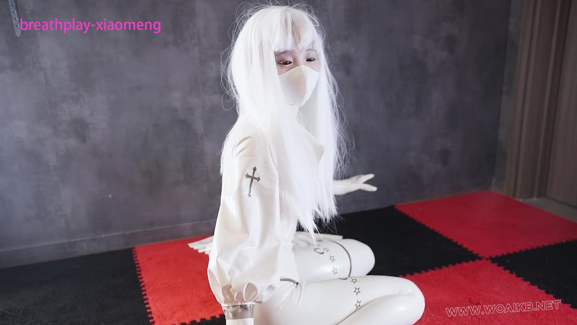 【小萌同学】白色修女乳胶衣闷绝，呼吸地狱GC 预览图