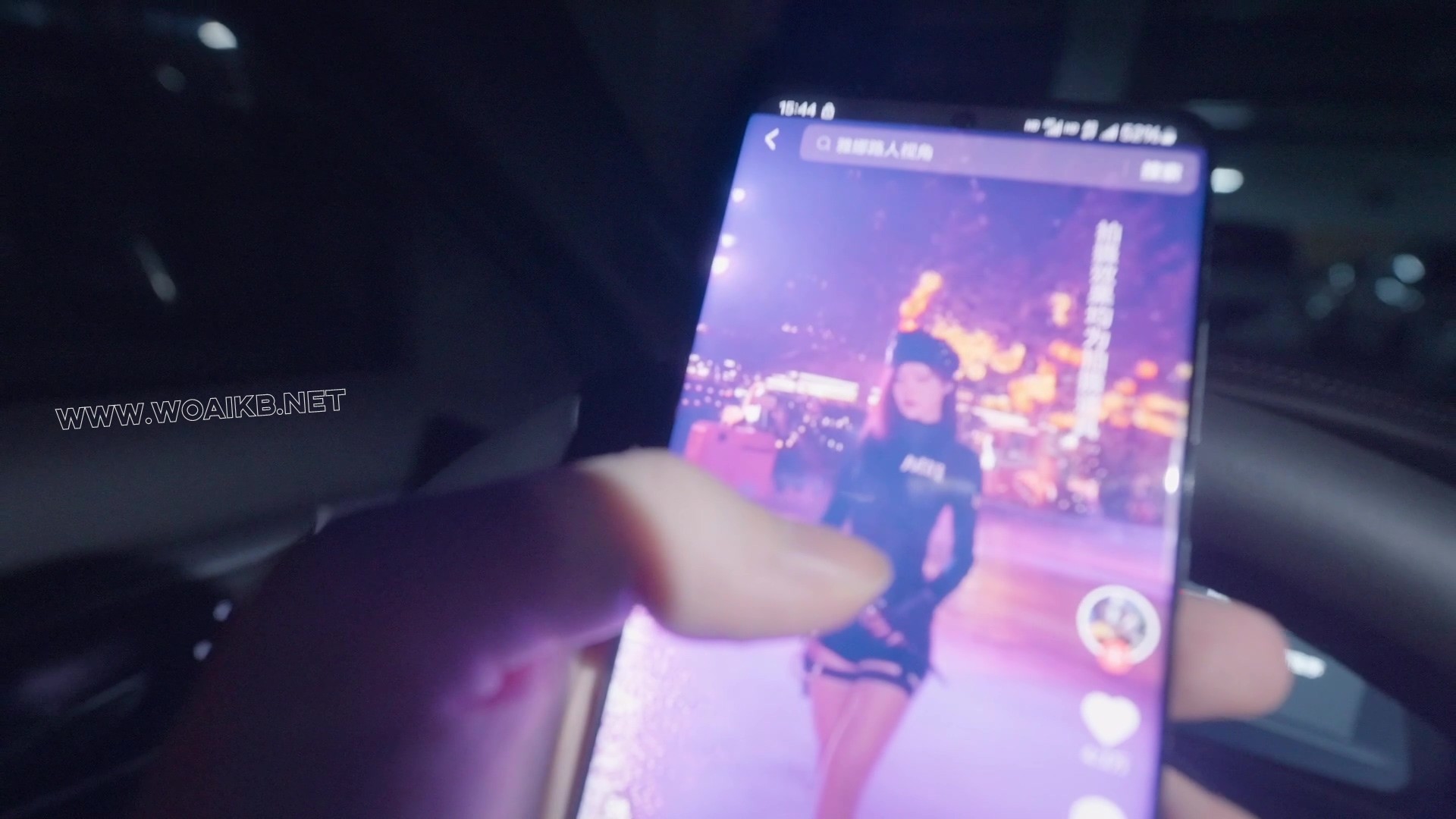 《女巡逻官》女巡逻官贴罚单被记恨强行绑架拖回家！！ 封面图