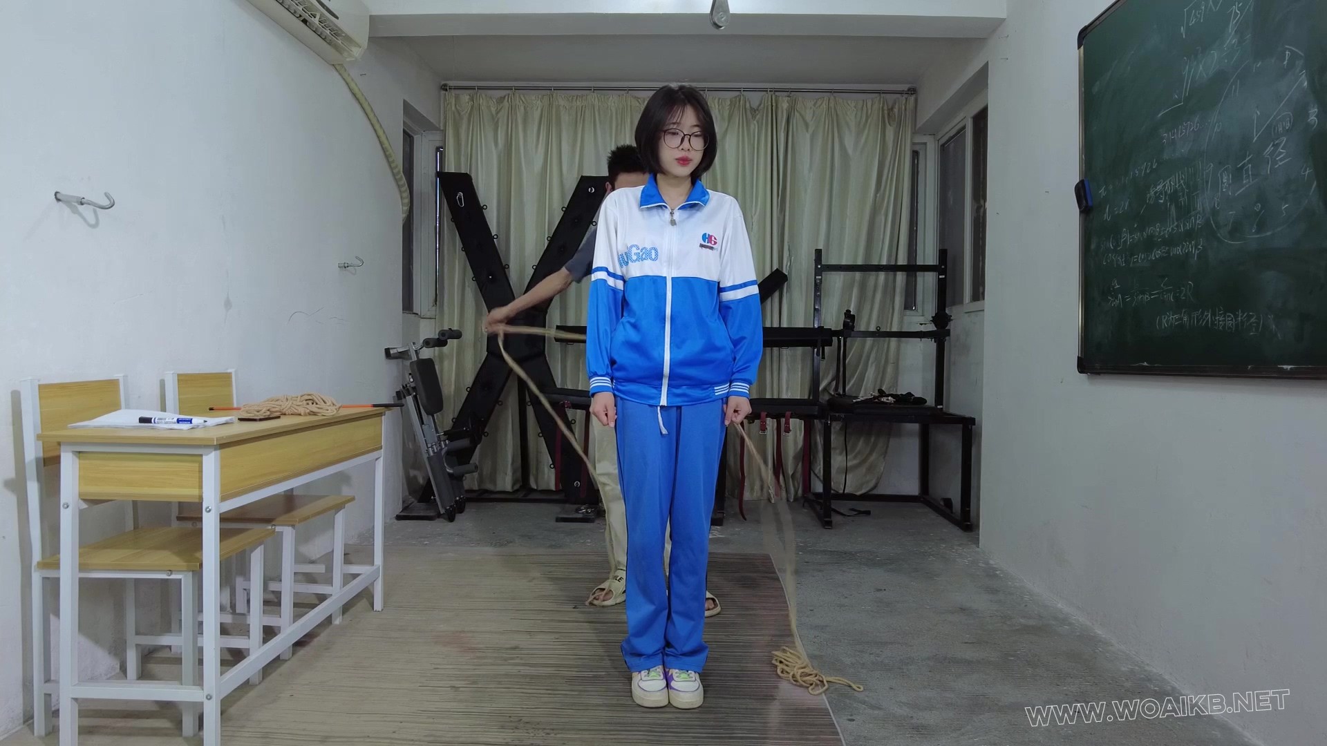 《作弊惩戒》18岁颜值在线的在校艺术生樱子暑期回归首发！知道樱子的都知道她的声 预览图