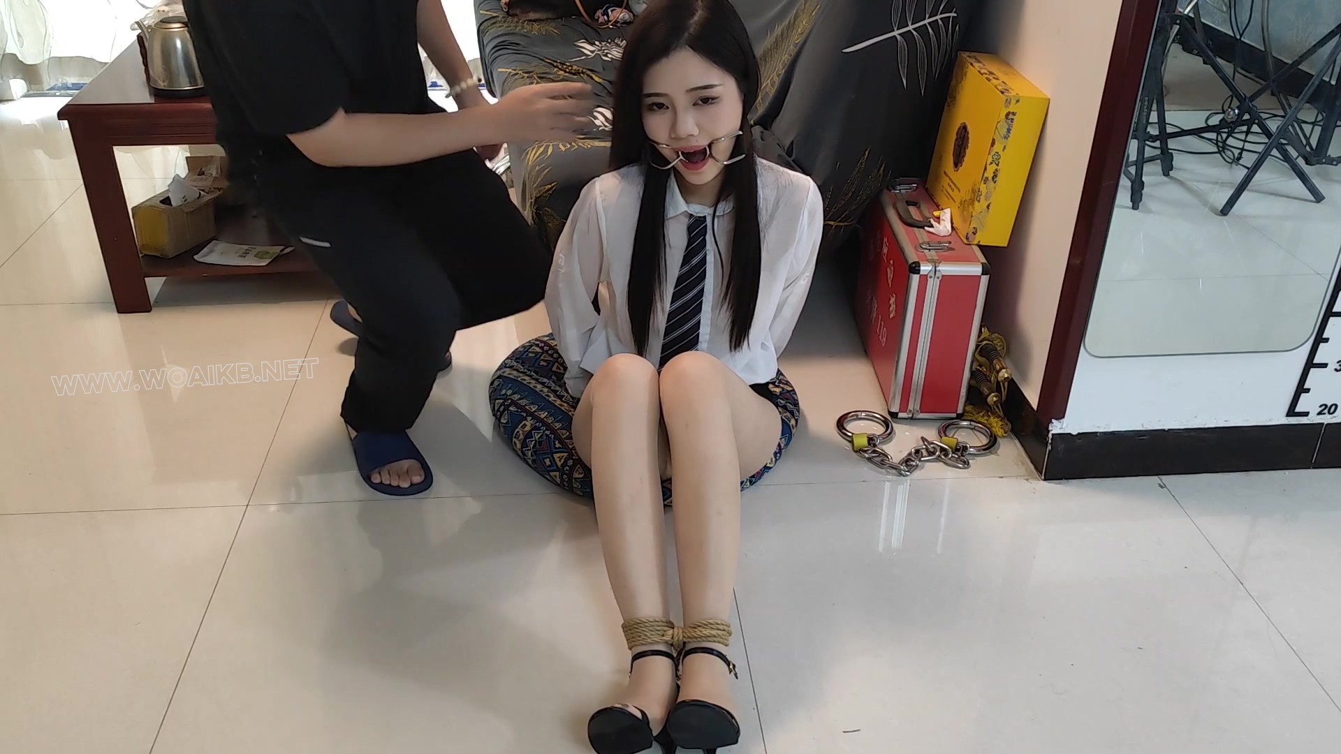 江奈 犯错的OL女秘书的饲育惩罚 吃香蕉 舔食牛奶 预览图
