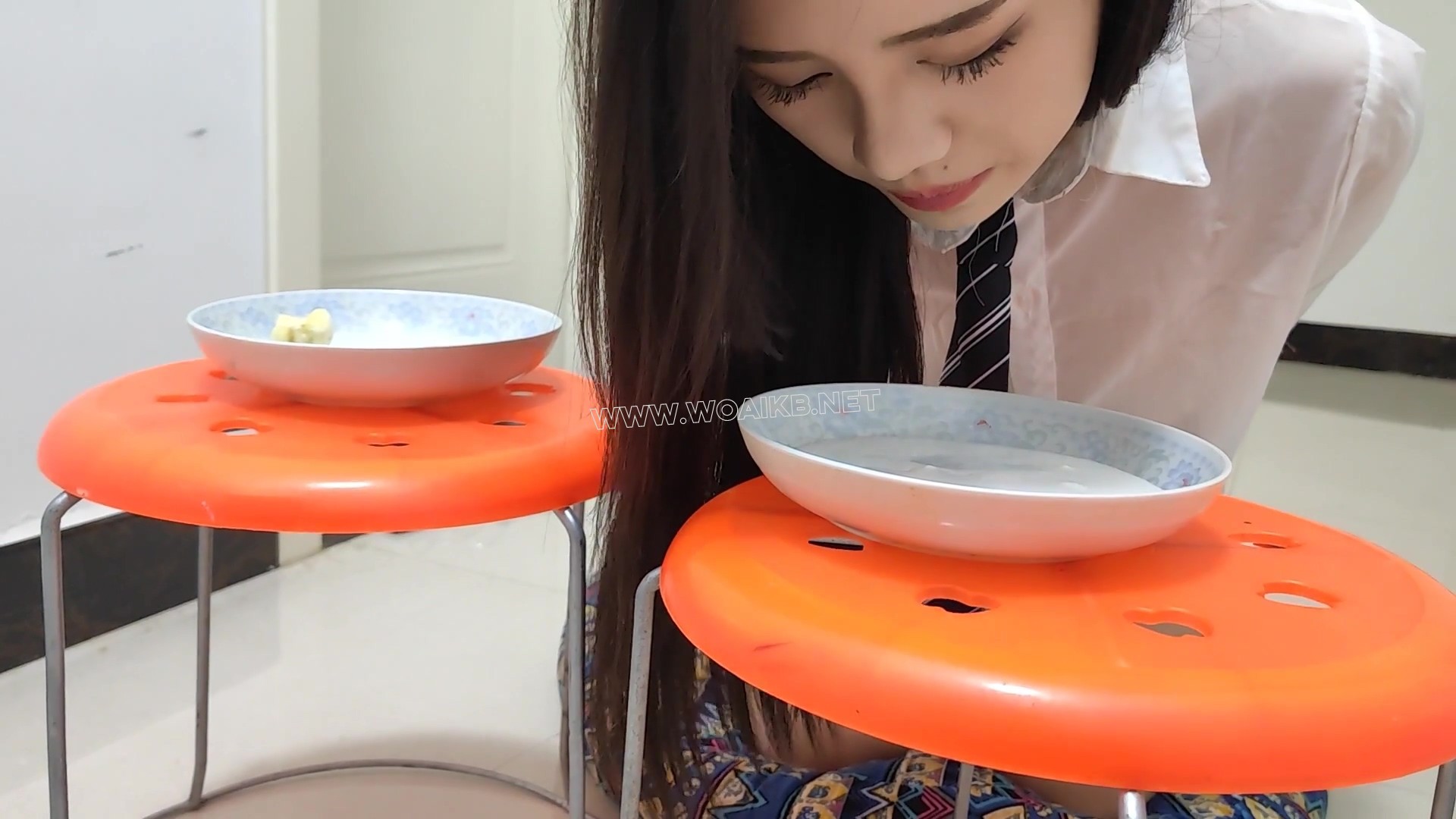 江奈 犯错的OL女秘书的饲育惩罚 吃香蕉 舔食牛奶 预览图