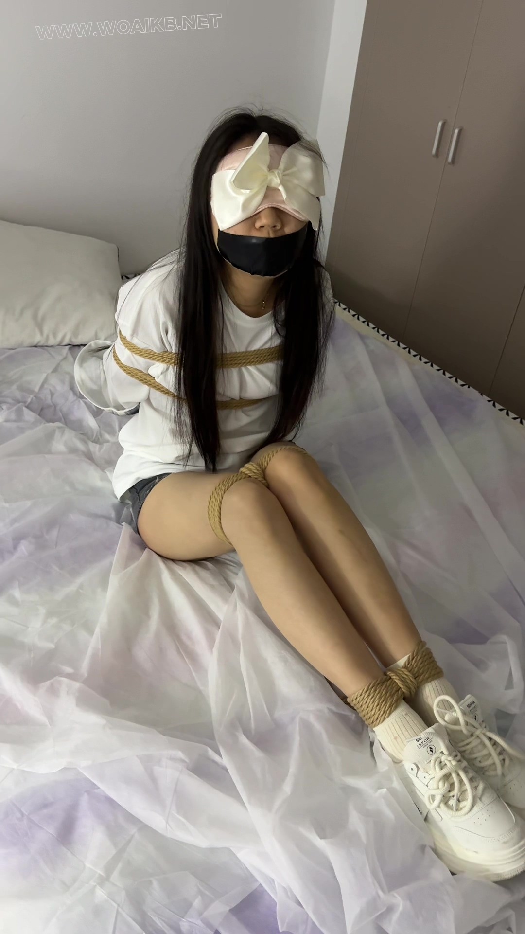 小困第二弹，日常装被绑在床上挣扎还戴着TD… 封面图