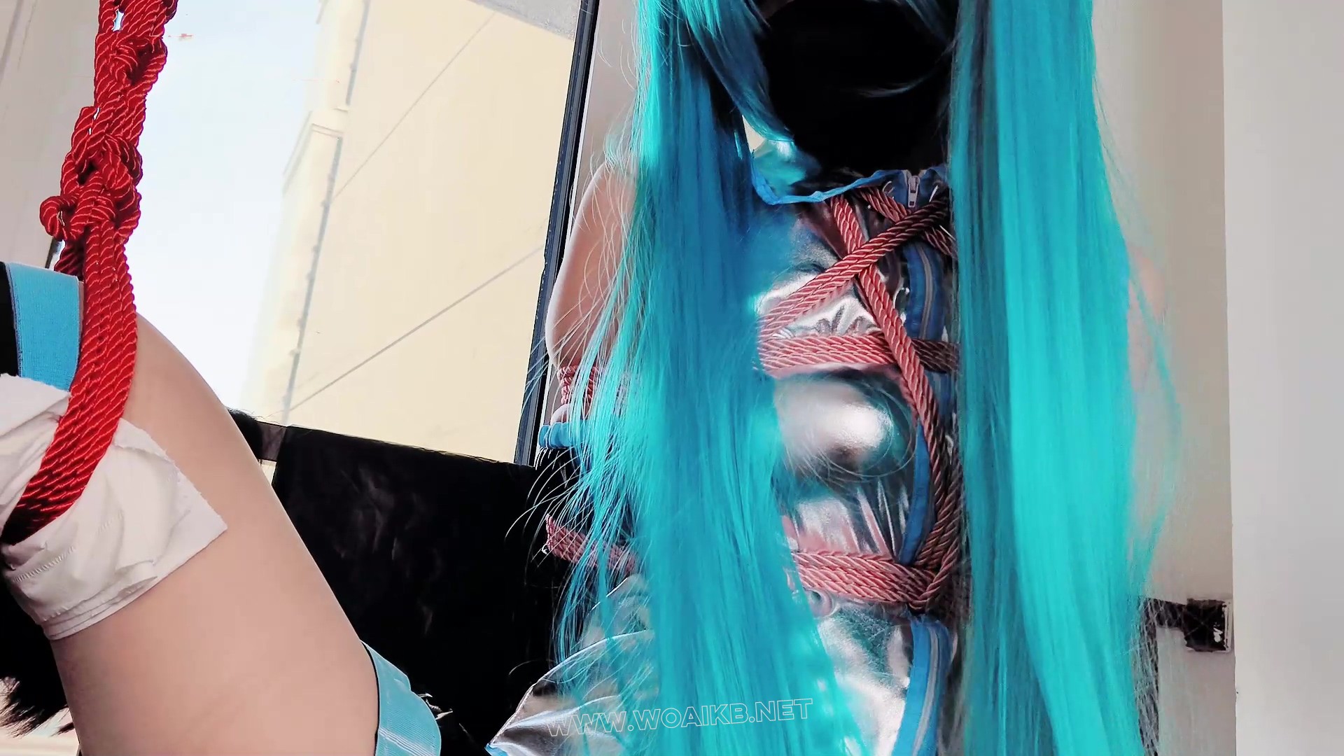 雪儿cos初音漫展结束遭BJ，吊缚初体验，被玩坏的一天 .ZDB 电击 QG 谁来拯救可怜 预览图