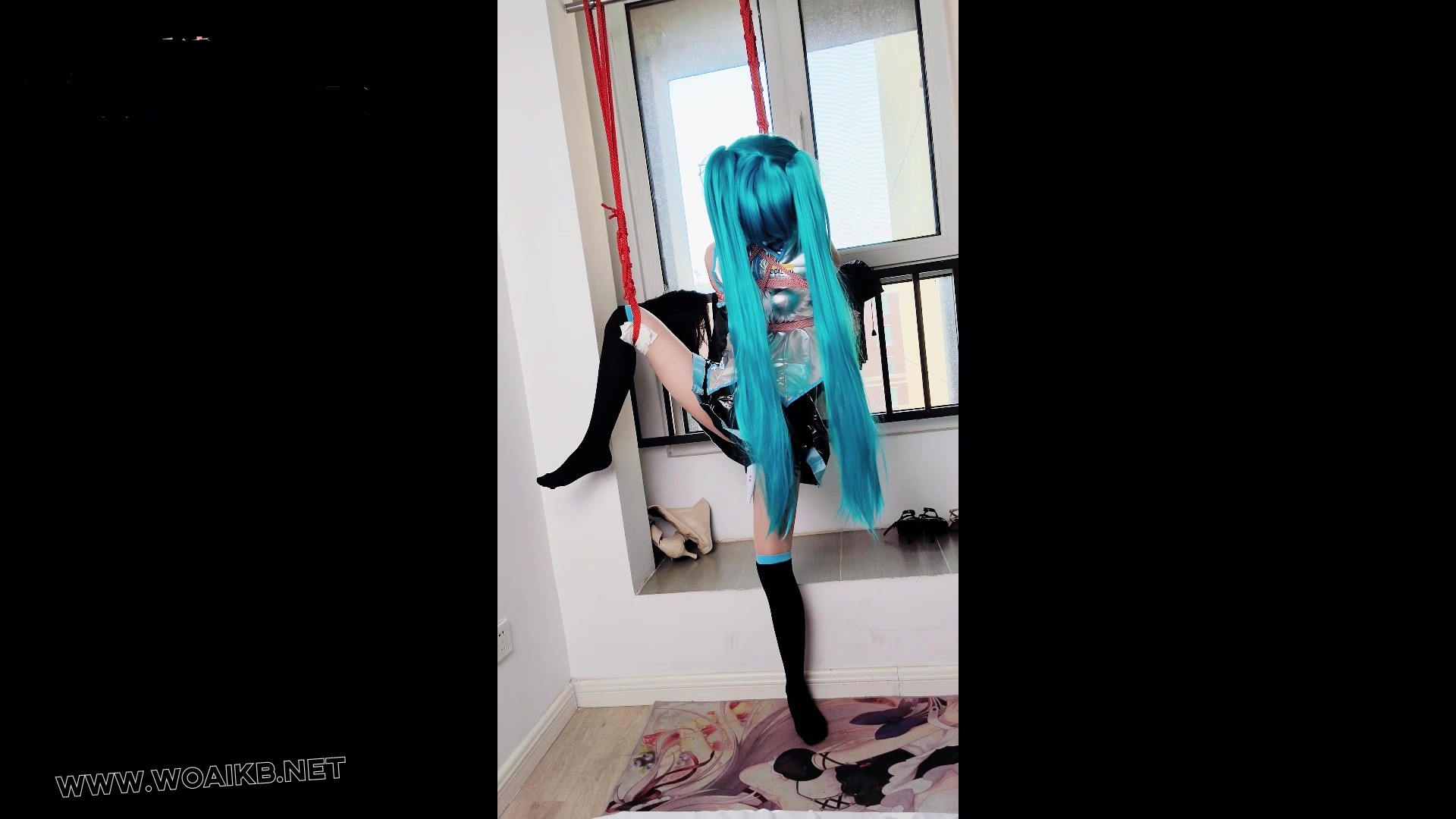 雪儿cos初音漫展结束遭BJ，吊缚初体验，被玩坏的一天 .ZDB 电击 QG 谁来拯救可怜 预览图
