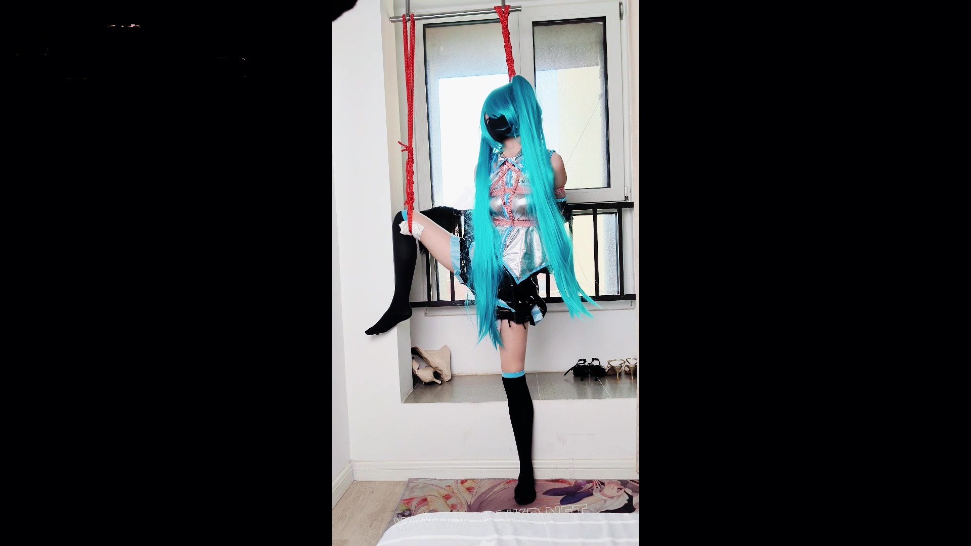雪儿cos初音漫展结束遭BJ，吊缚初体验，被玩坏的一天 .ZDB 电击 QG 谁来拯救可怜 预览图