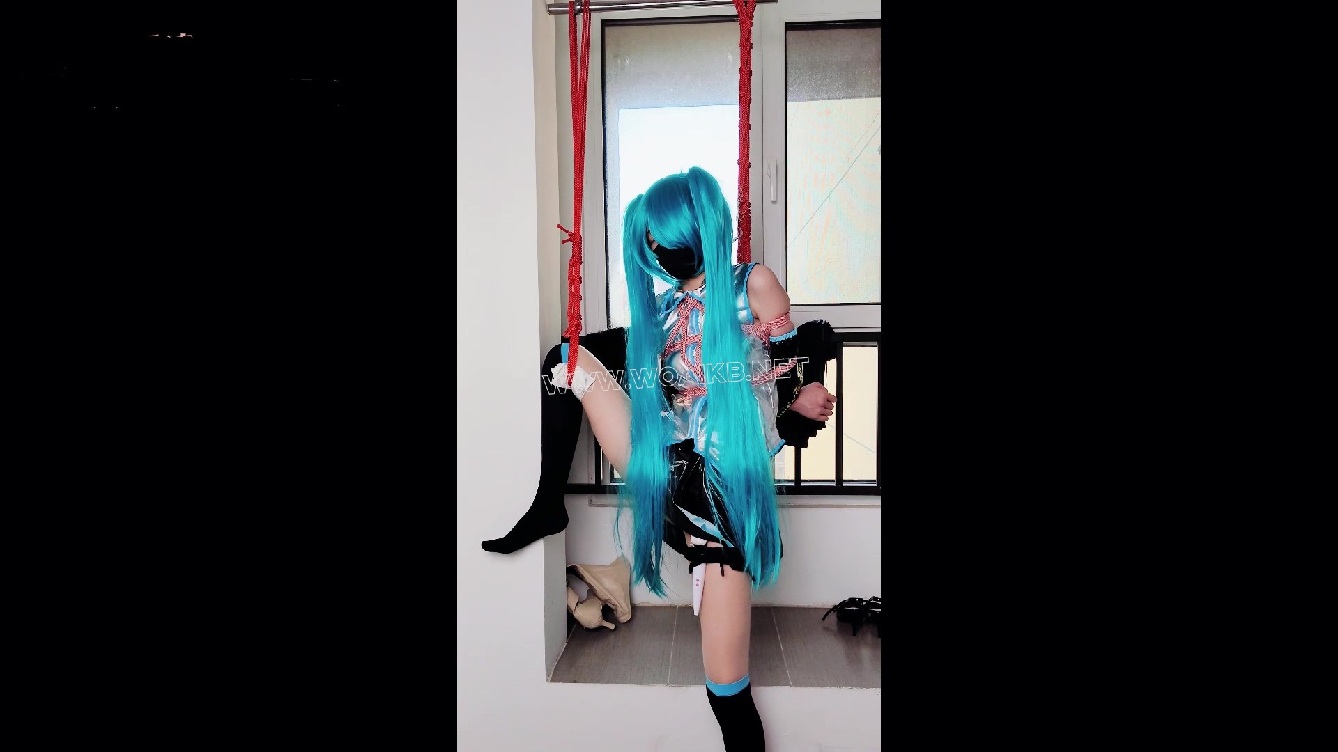 雪儿cos初音漫展结束遭BJ，吊缚初体验，被玩坏的一天 .ZDB 电击 QG 谁来拯救可怜 预览图