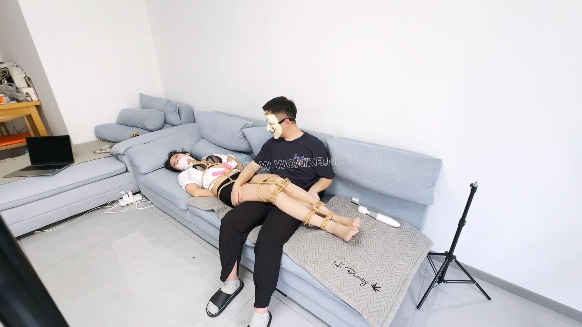 刚下班的姐姐对弟弟特殊的溺爱 被丝袜堵嘴 驷马捆绑 上下开攻 双 强制GC 预览图