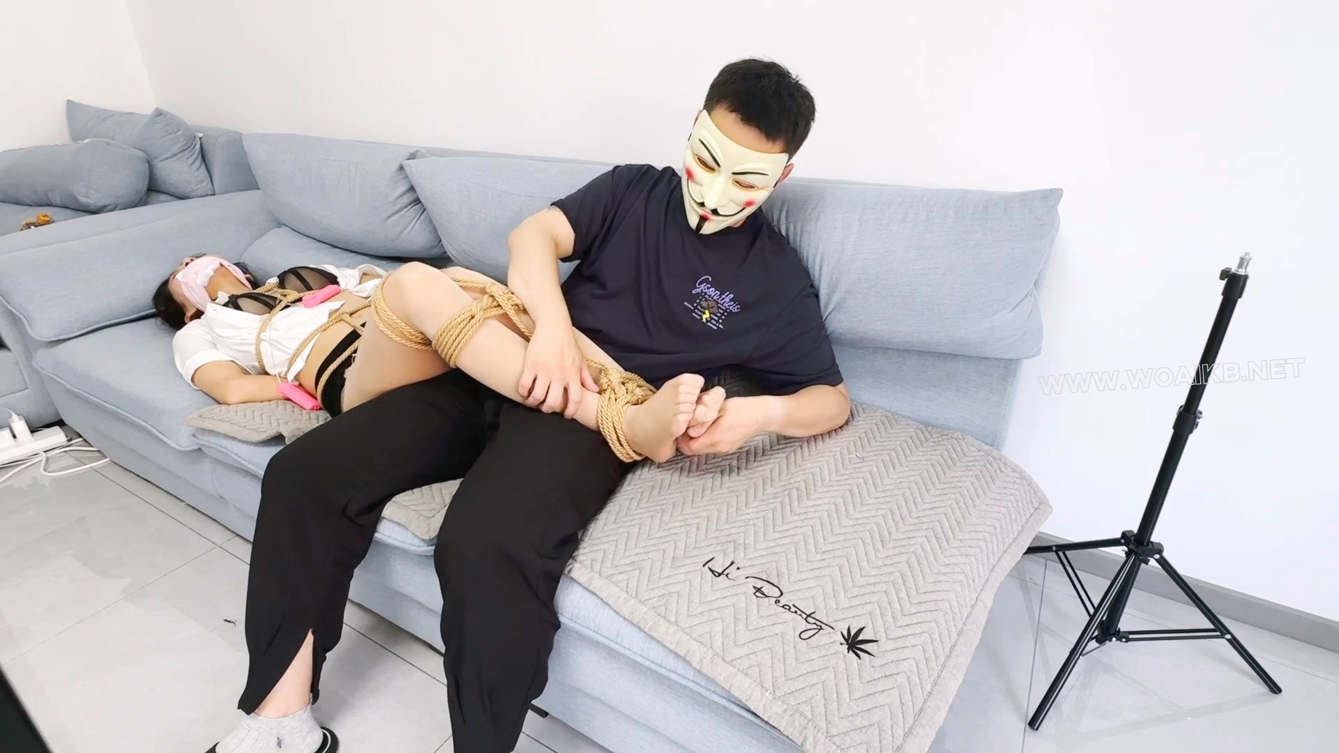 刚下班的姐姐对弟弟特殊的溺爱 被丝袜堵嘴 驷马捆绑 上下开攻 双 强制GC 预览图