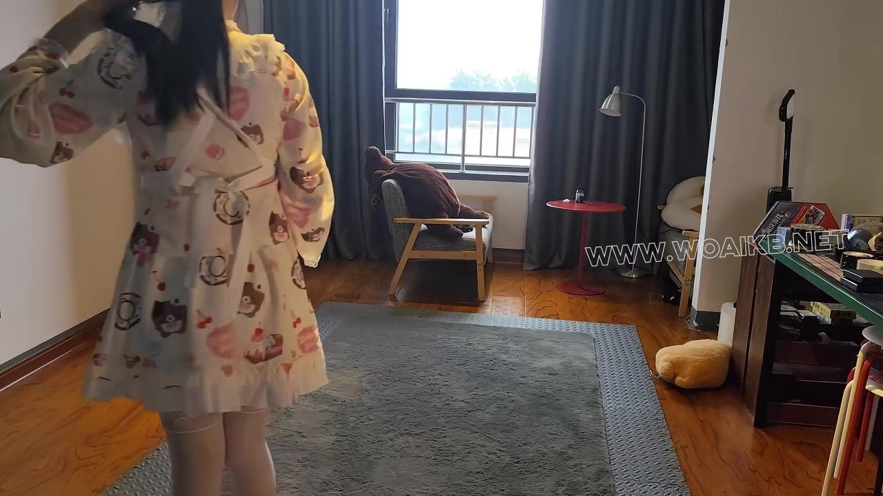 小羊妹妹的单人玩具体验，06年刚满18岁的小妹妹 高强度郊狼电击 铁链吊缚 丝袜塞嘴 预览图