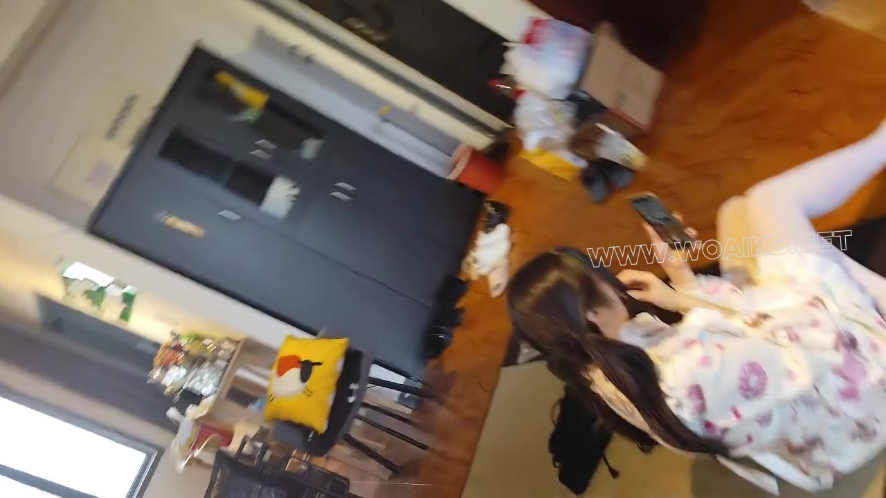 小羊妹妹的单人玩具体验，06年刚满18岁的小妹妹 高强度郊狼电击 铁链吊缚 丝袜塞嘴 预览图