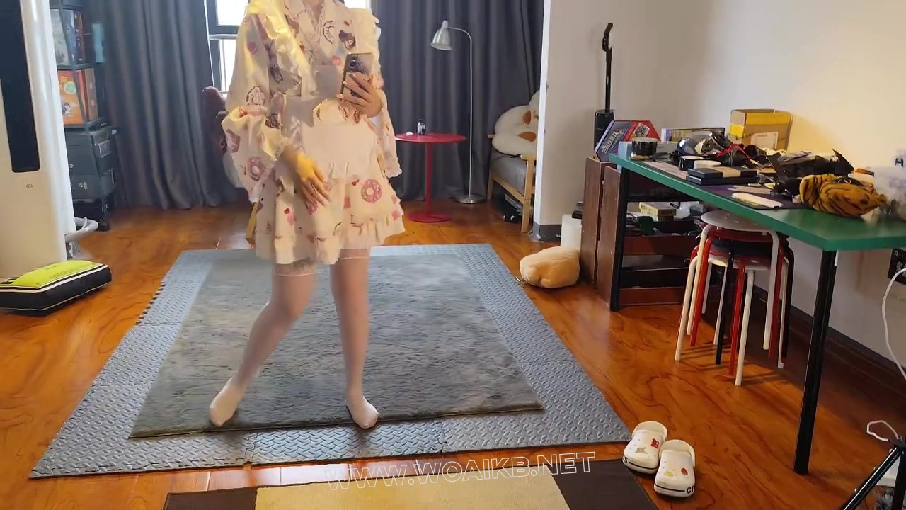 小羊妹妹的单人玩具体验，06年刚满18岁的小妹妹 高强度郊狼电击 铁链吊缚 丝袜塞嘴 预览图