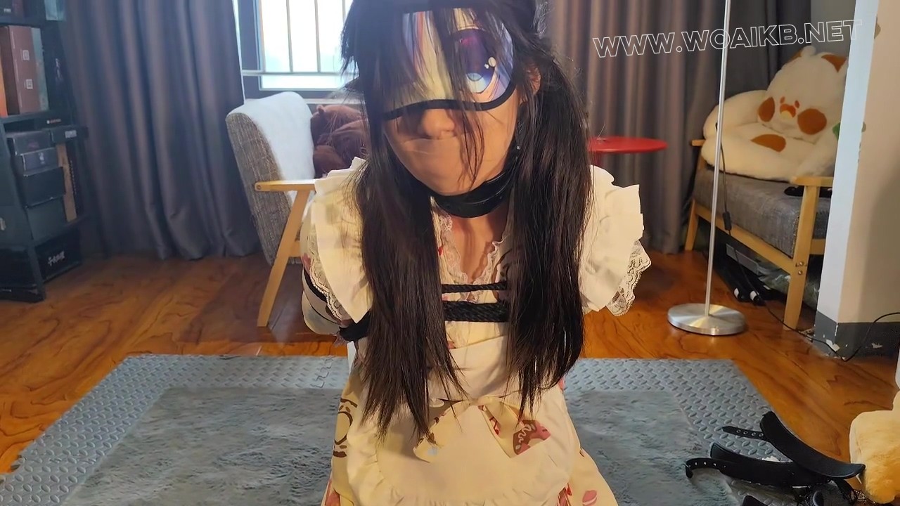 小羊妹妹的单人玩具体验，06年刚满18岁的小妹妹 高强度郊狼电击 铁链吊缚 丝袜塞嘴 预览图