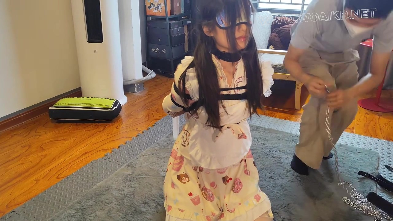 小羊妹妹的单人玩具体验，06年刚满18岁的小妹妹 高强度郊狼电击 铁链吊缚 丝袜塞嘴 预览图