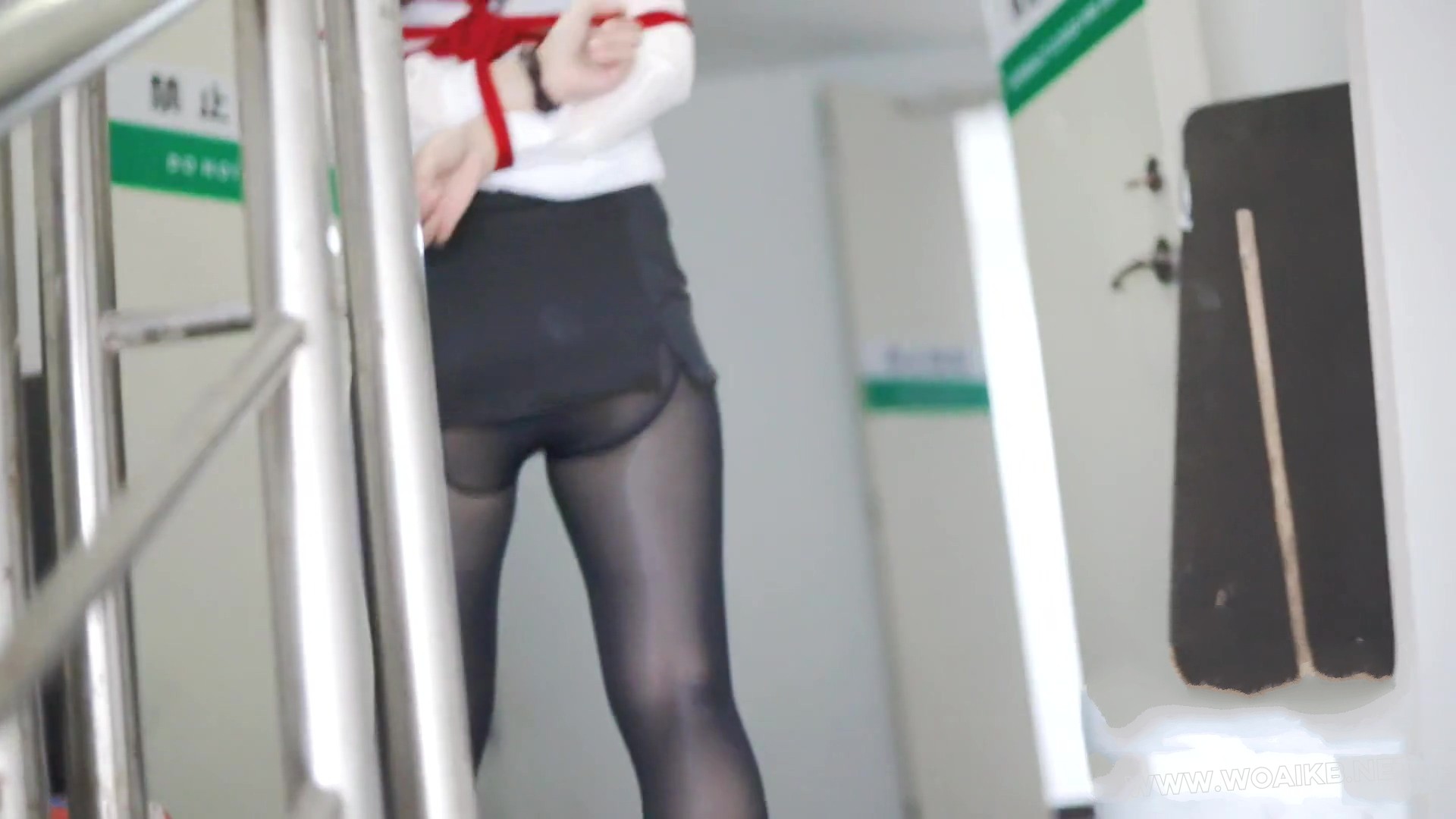 某知名大学的学生体验绳缚调教3 预览图