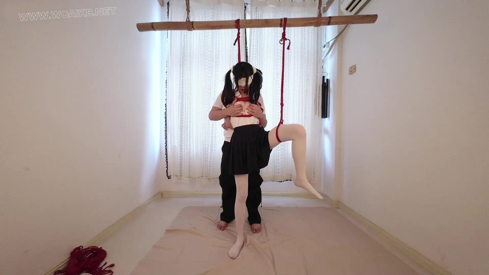 双马尾JK少女独自在家被闯入续作！白丝无内+被玩到GC喷尿！下面都湿透了 全吊缚 + 预览图