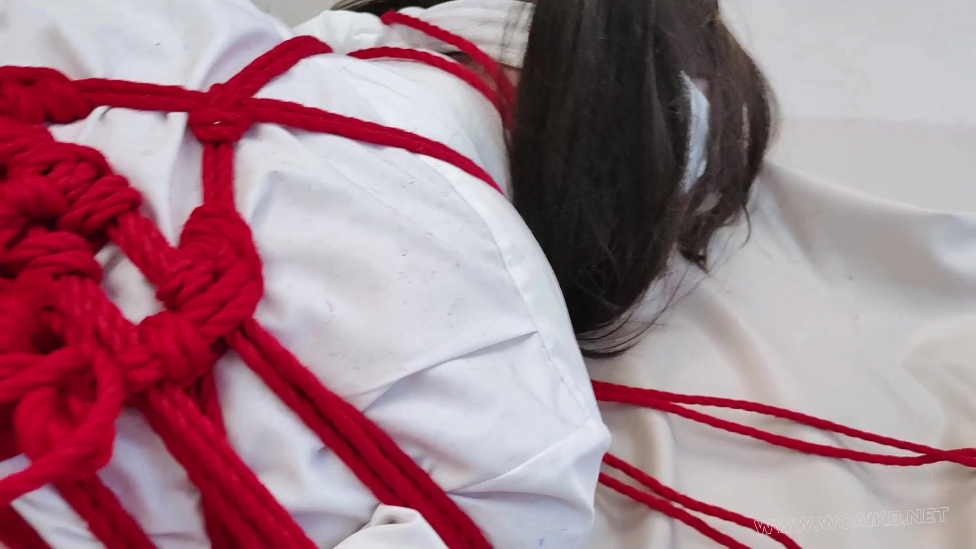 双马尾JK少女独自在家被闯入续作！白丝无内+被玩到GC喷尿！下面都湿透了 全吊缚 + 预览图