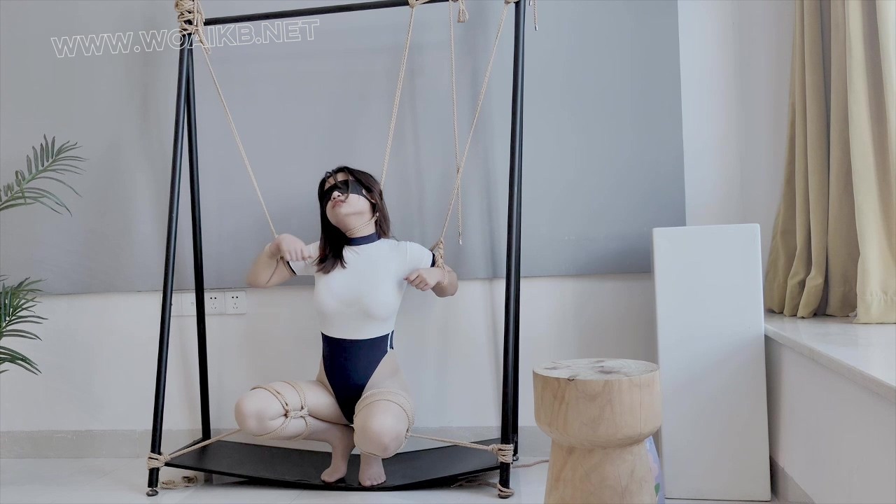 海砂-体操服肉丝少女的母狗柔韧性训练，极限一字马单腿吊放置羞辱 预览图