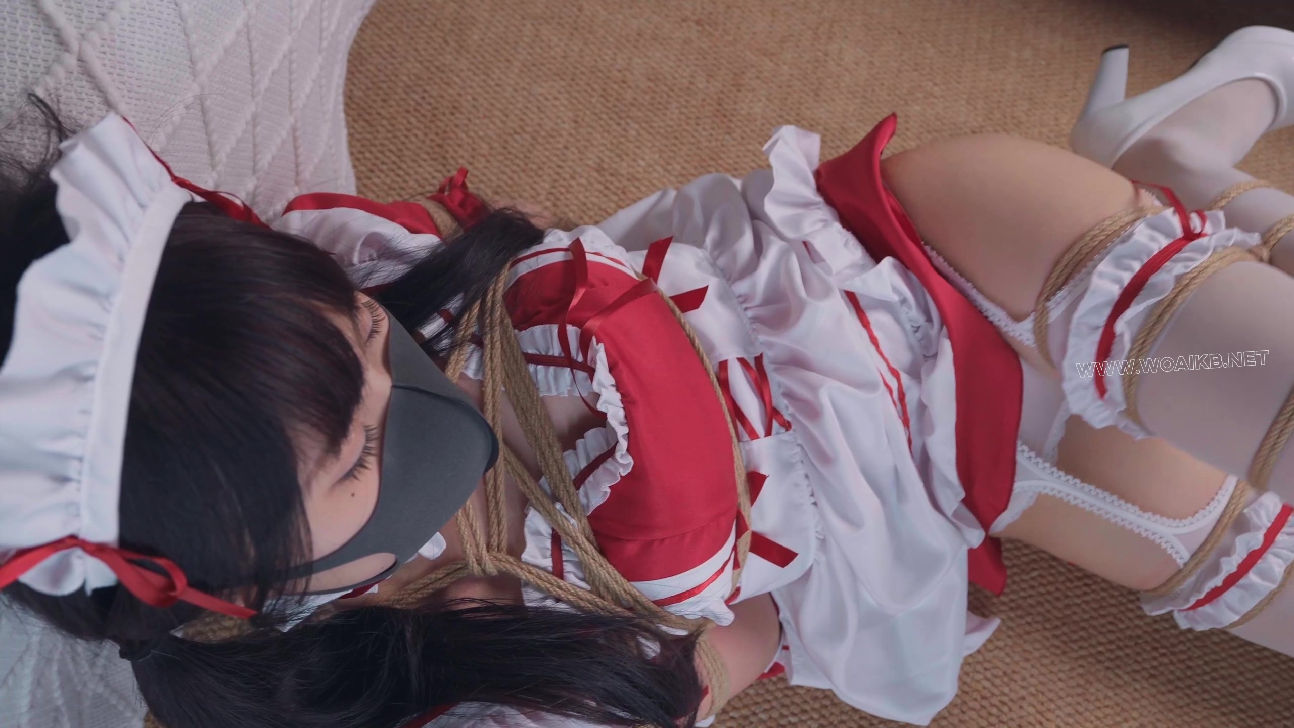 《深夜的家政女仆》上篇 深夜被主人推倒的女仆～是萌妹哟，皮肤嫩的稍微绑一下就红 预览图