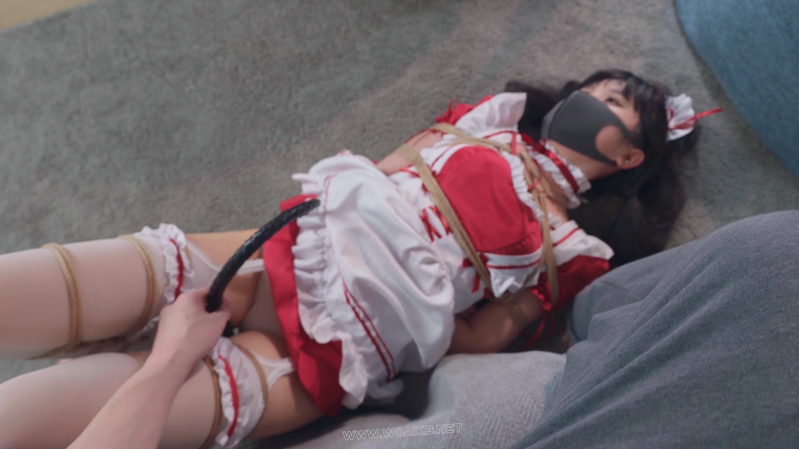 《深夜的家政女仆》上篇 深夜被主人推倒的女仆～是萌妹哟，皮肤嫩的稍微绑一下就红 预览图