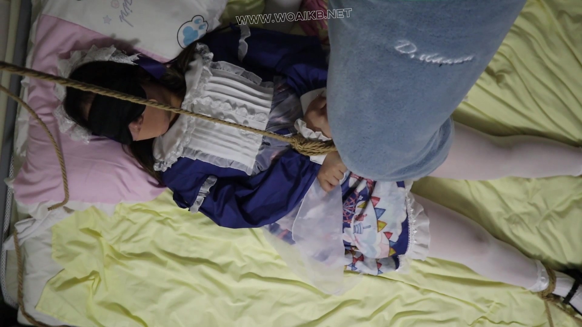 洛丽塔让璐堇吮吸过手指之后，脚就让其他女孩子享受吧，这个任务洛丽塔vivi抢着报 预览图