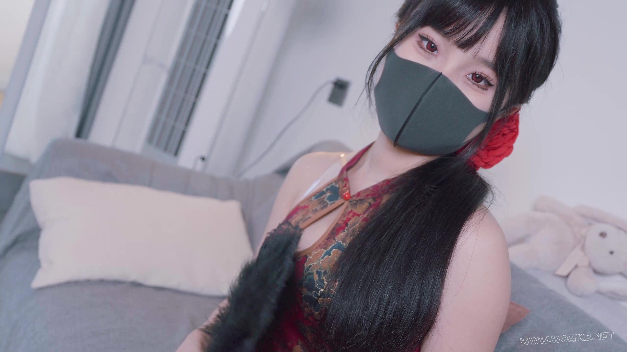 《欠债人妻》上篇 妩媚人妻欠债只能用肉体偿还，还被一杯水直接泼到胸里，被迫签下 预览图