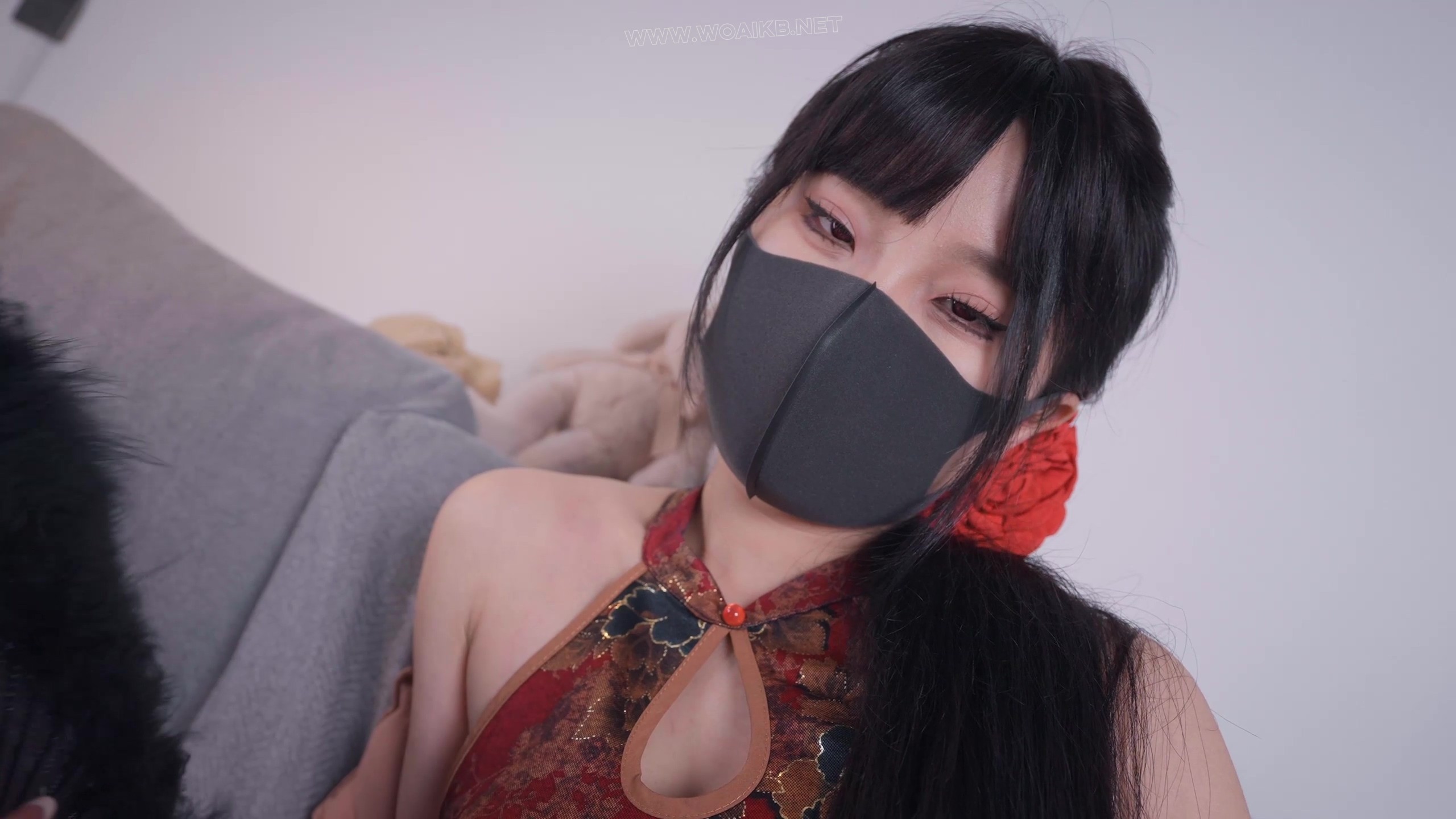 《欠债人妻》上篇 妩媚人妻欠债只能用肉体偿还，还被一杯水直接泼到胸里，被迫签下 预览图