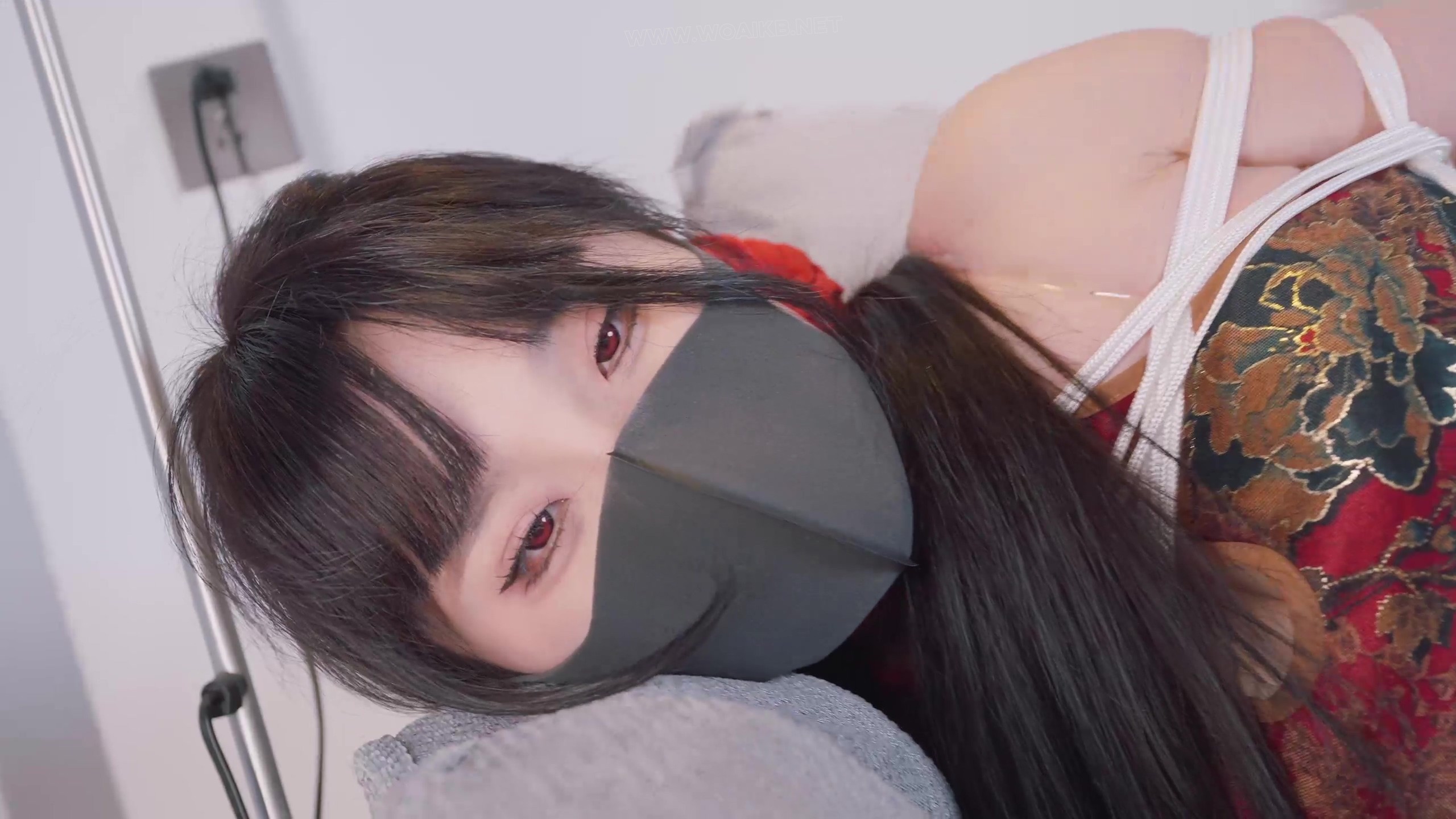 《欠债人妻》上篇 妩媚人妻欠债只能用肉体偿还，还被一杯水直接泼到胸里，被迫签下 预览图