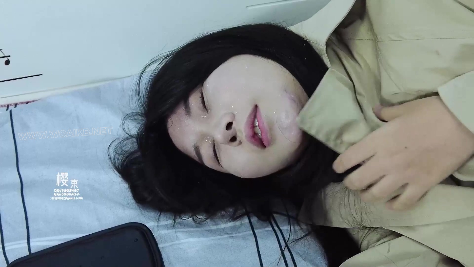 《坑妈的女儿》 身为武术世家的单亲妈妈居然被叛逆的女儿下药假装被仇家绑架！母亲 预览图