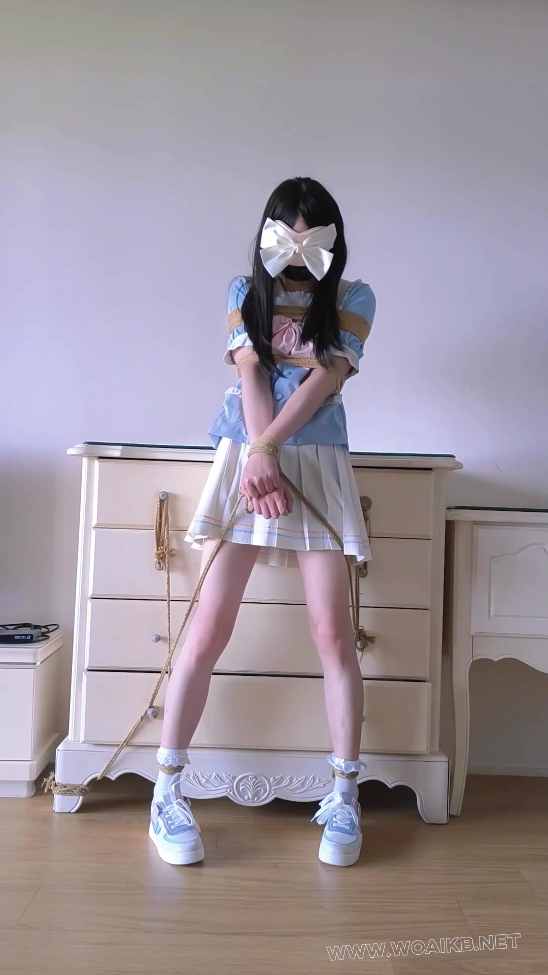 【蓝白叶子】站立惩罚捆绑 与柜子的联动 姿势强制系列 预览图