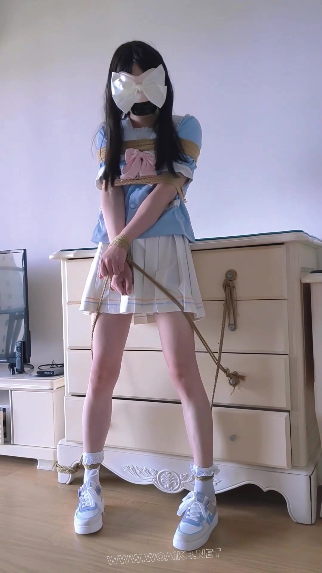 【蓝白叶子】站立惩罚捆绑 与柜子的联动 姿势强制系列 预览图