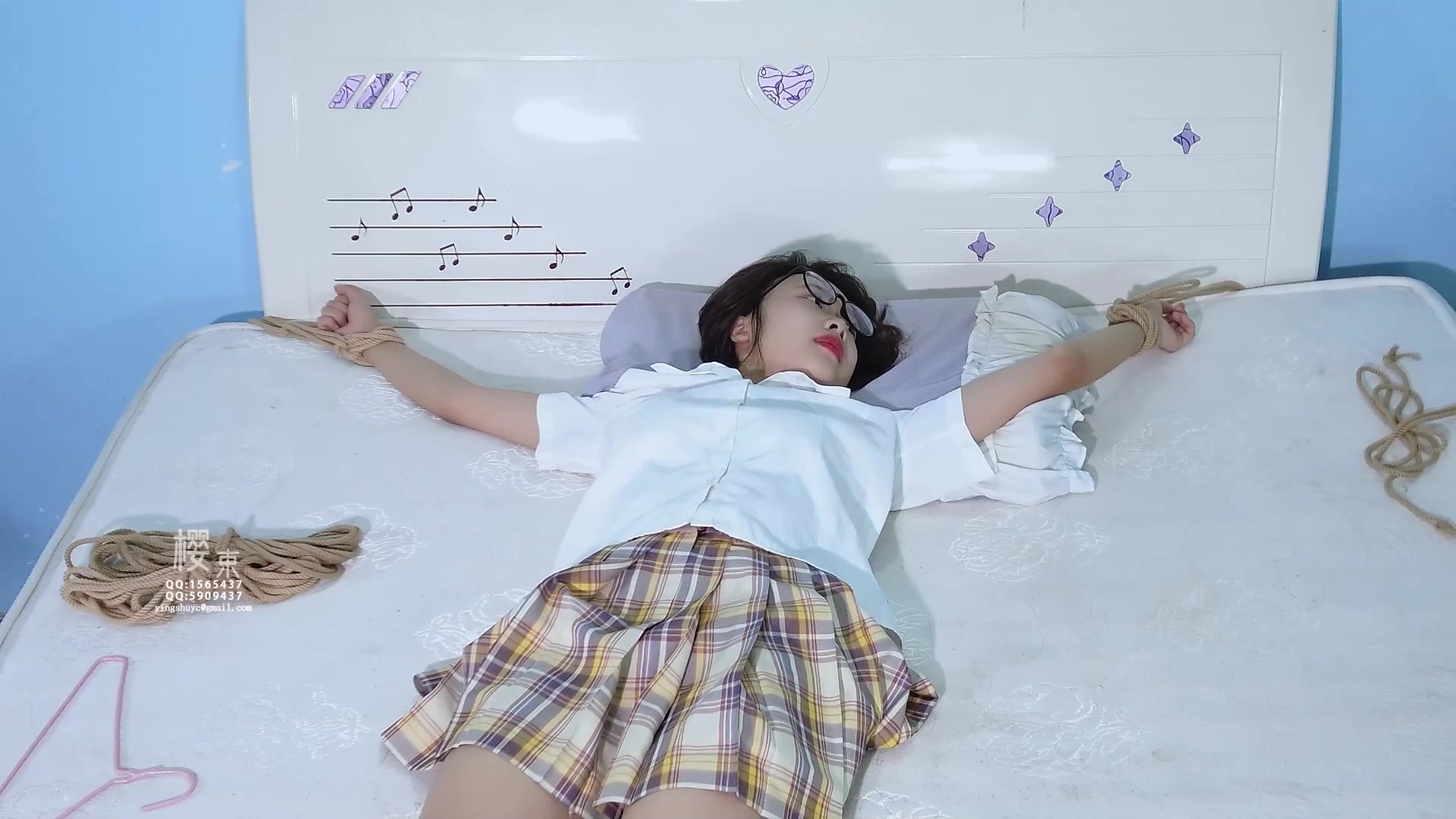 《叛逆的小妹》暑假已经过去半个月叛逆的小妹缨子依旧天天玩手机不看书写作业！姐 预览图