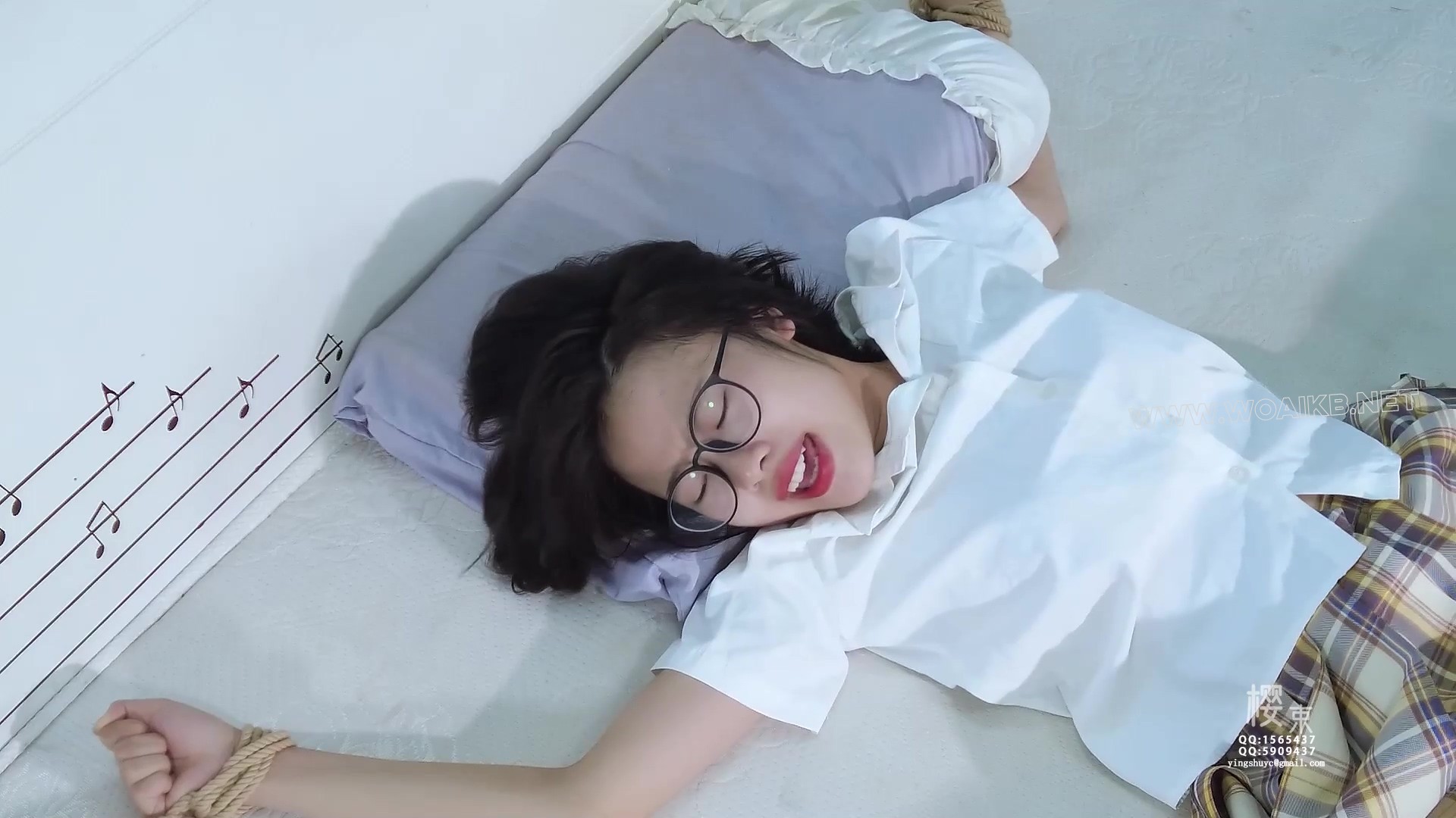 《叛逆的小妹》暑假已经过去半个月叛逆的小妹缨子依旧天天玩手机不看书写作业！姐 预览图