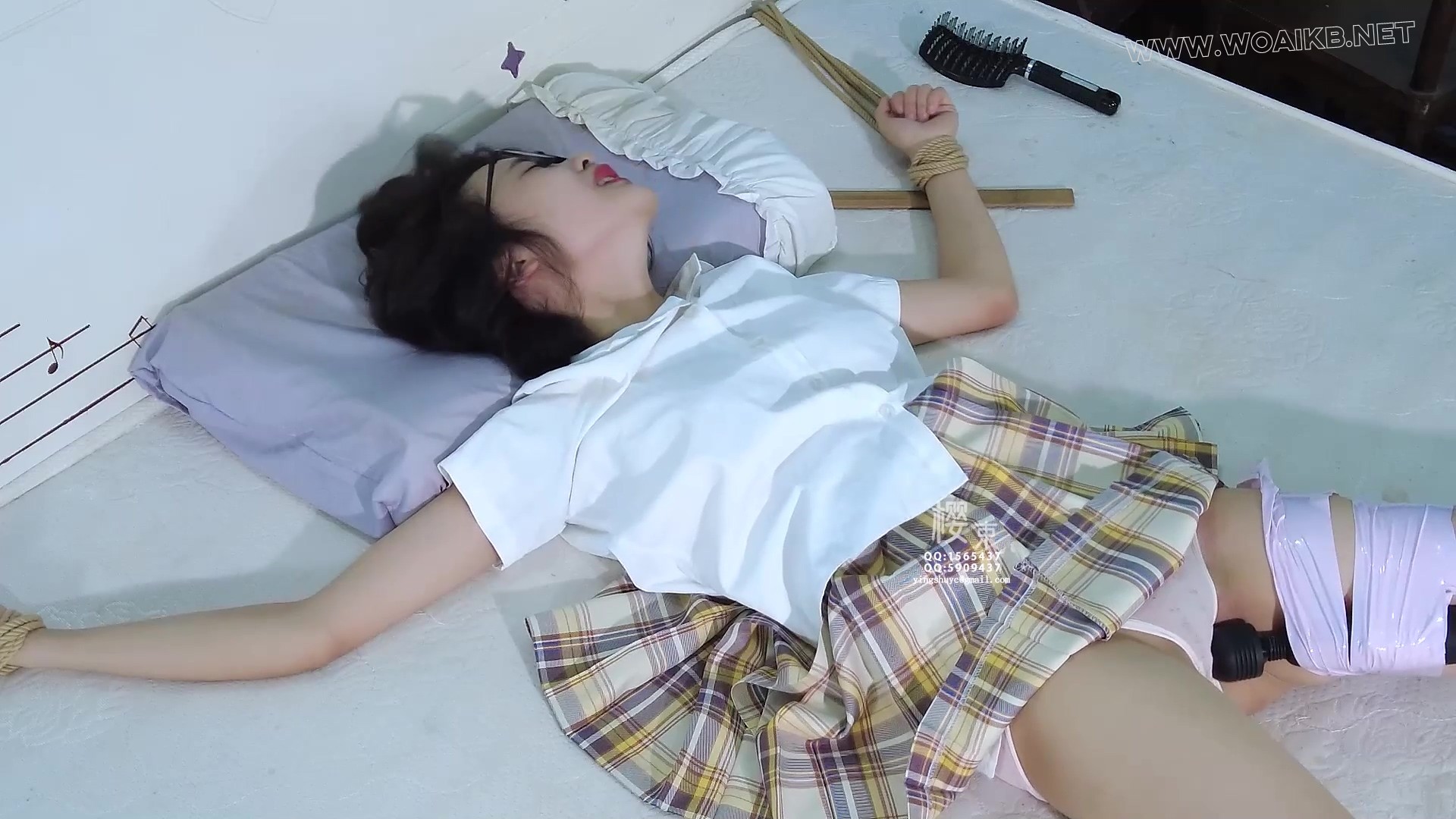 《叛逆的小妹》暑假已经过去半个月叛逆的小妹缨子依旧天天玩手机不看书写作业！姐 预览图
