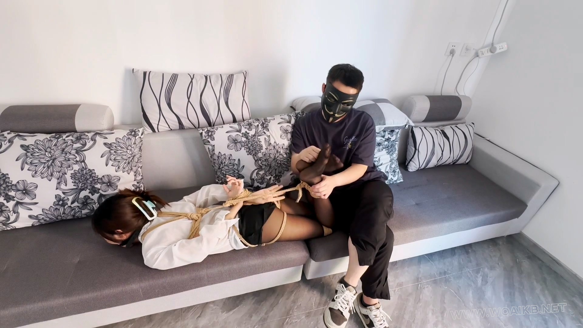 黑丝小月老师的秘密被发现 真空自缚 前后驷马 花样股绳 堵嘴R胸凌辱 预览图