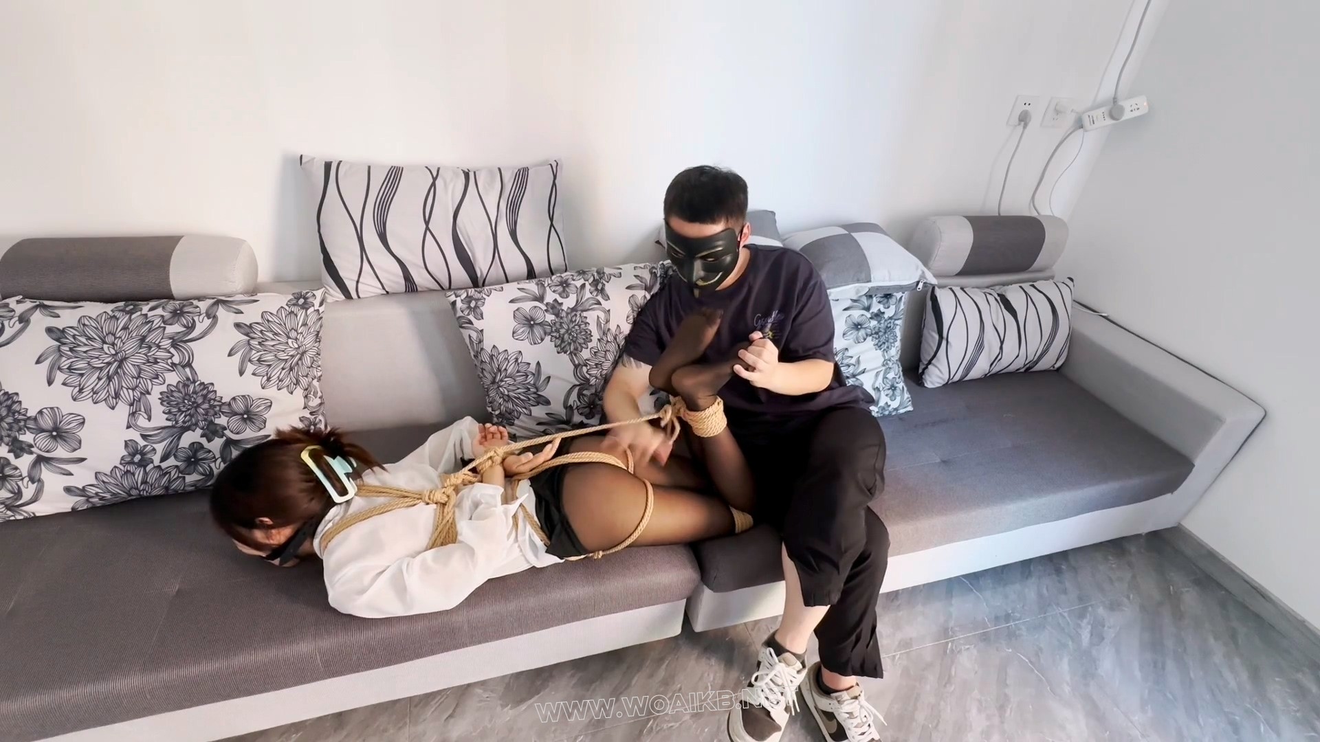 黑丝小月老师的秘密被发现 真空自缚 前后驷马 花样股绳 堵嘴R胸凌辱 预览图