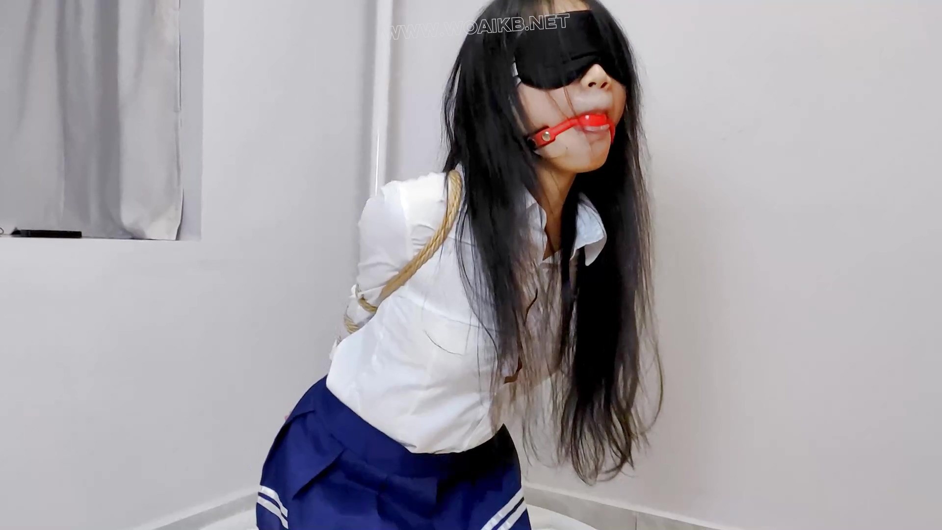 《路崽日记》-第三集-日式紧缚+胸缚+口球+M开腿缚+内放杨具td+电击及胸部电击+外用 预览图