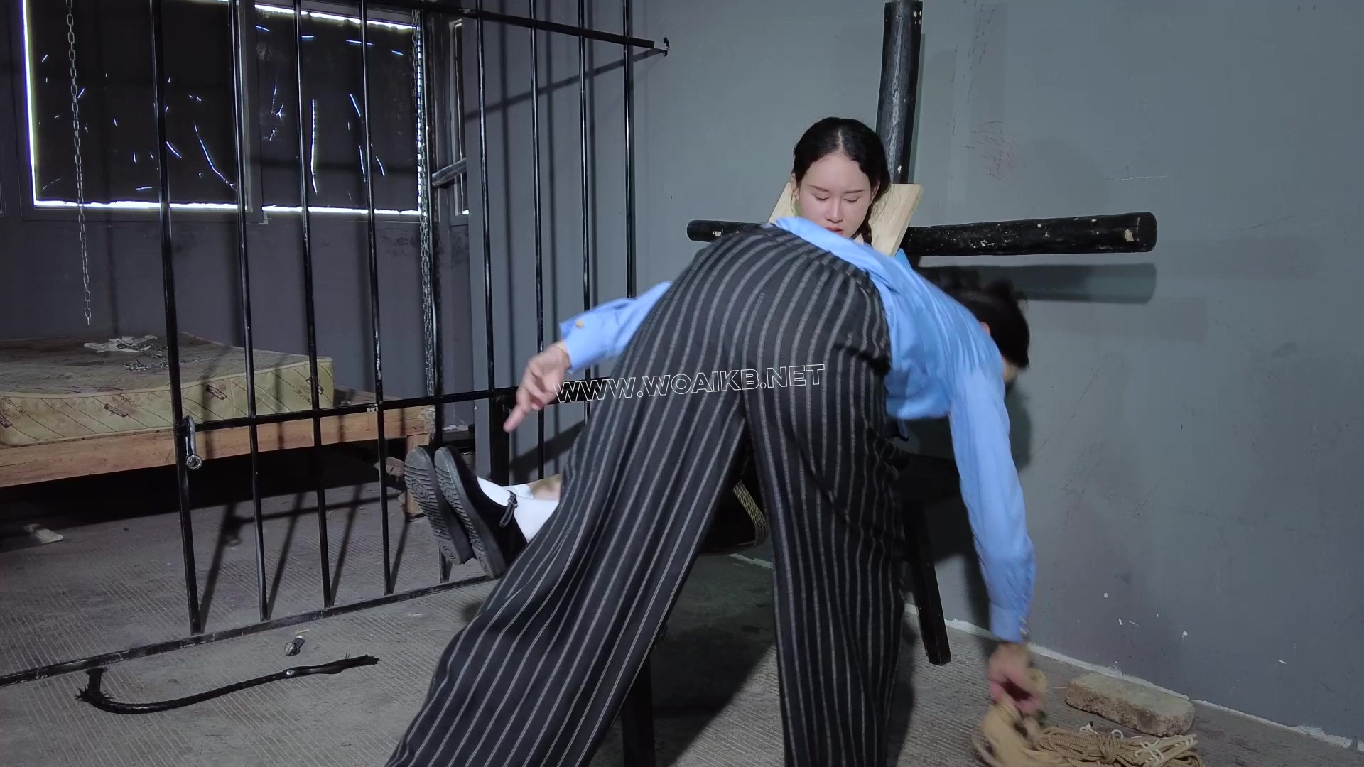 《最后的倔强》牢房提审学生间谍！戴木咖老虎登上拶指夹脚趾手指酷刑折磨疼的撕心 预览图