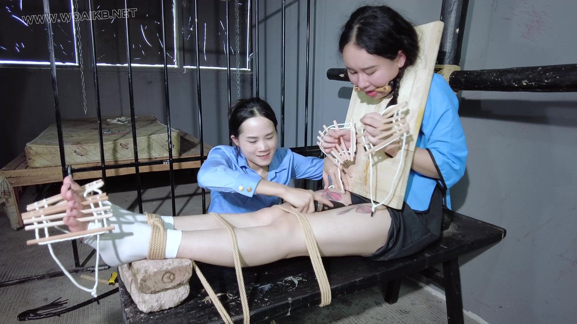 《最后的倔强》牢房提审学生间谍！戴木咖老虎登上拶指夹脚趾手指酷刑折磨疼的撕心 预览图