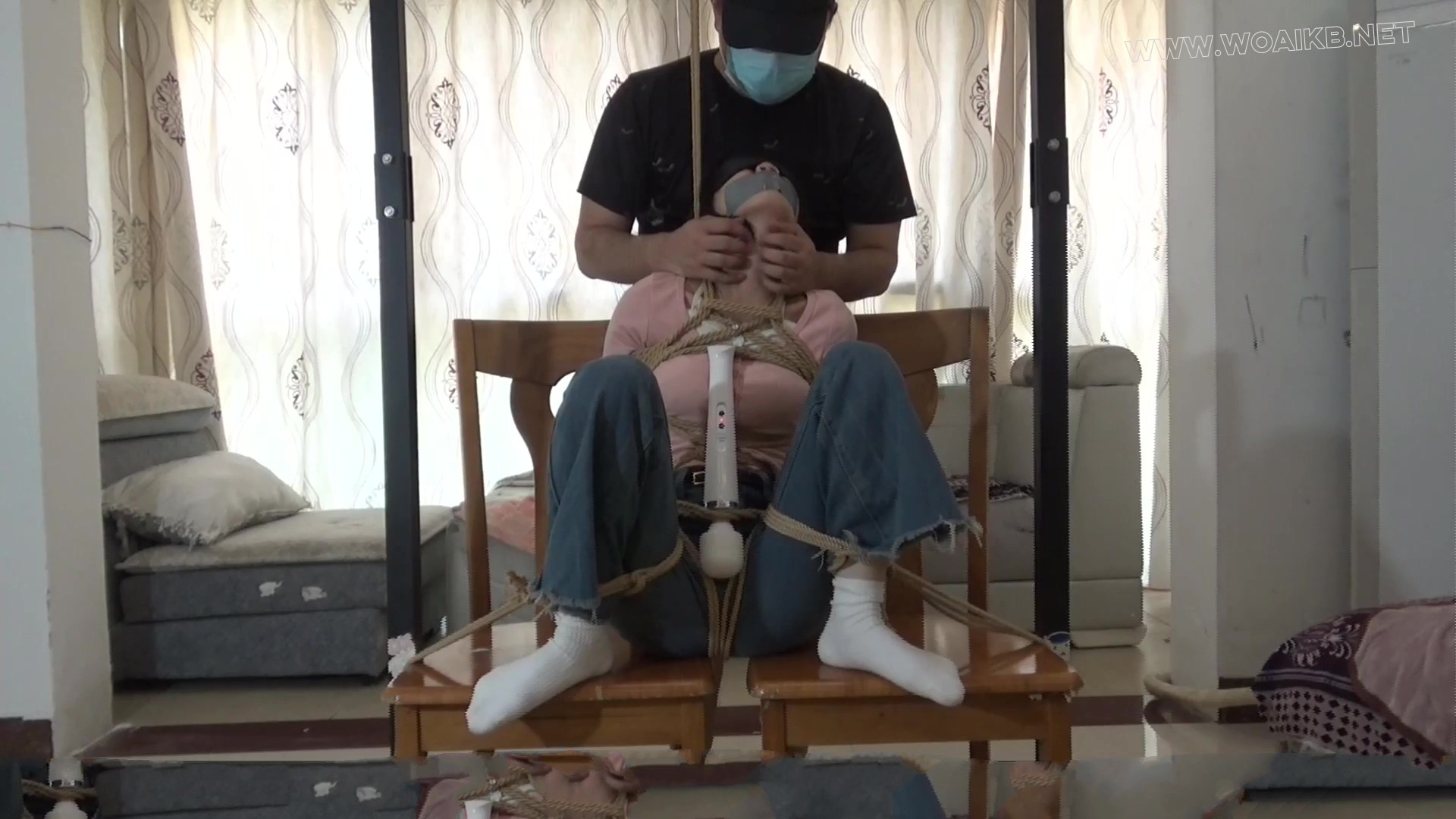 【琳媚】圈养小M系列 M腿蹲坐吊绑 棒棒强G玩凶 最后把她一个人丢着忍耐 预览图