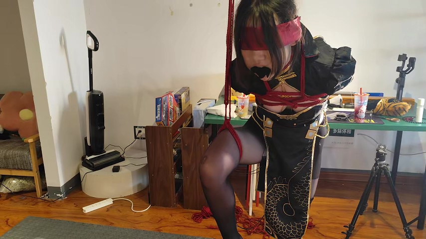 宁红夜 新来的小哥哥带自己的小m来体验 暴虐 无内黑丝！单腿吊缚 透明敷贴ZX 崩溃 预览图