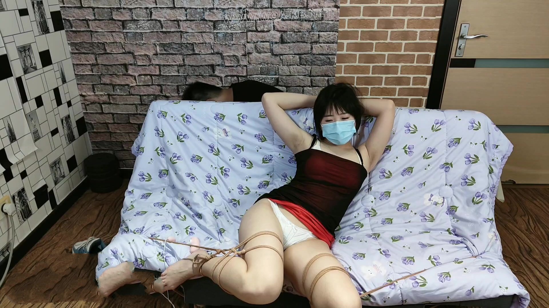 模特颜颜人生第一次玩具 第二次拍摄 拍着拍着有感觉了 最后入戏 强高 内裤都湿透了 预览图